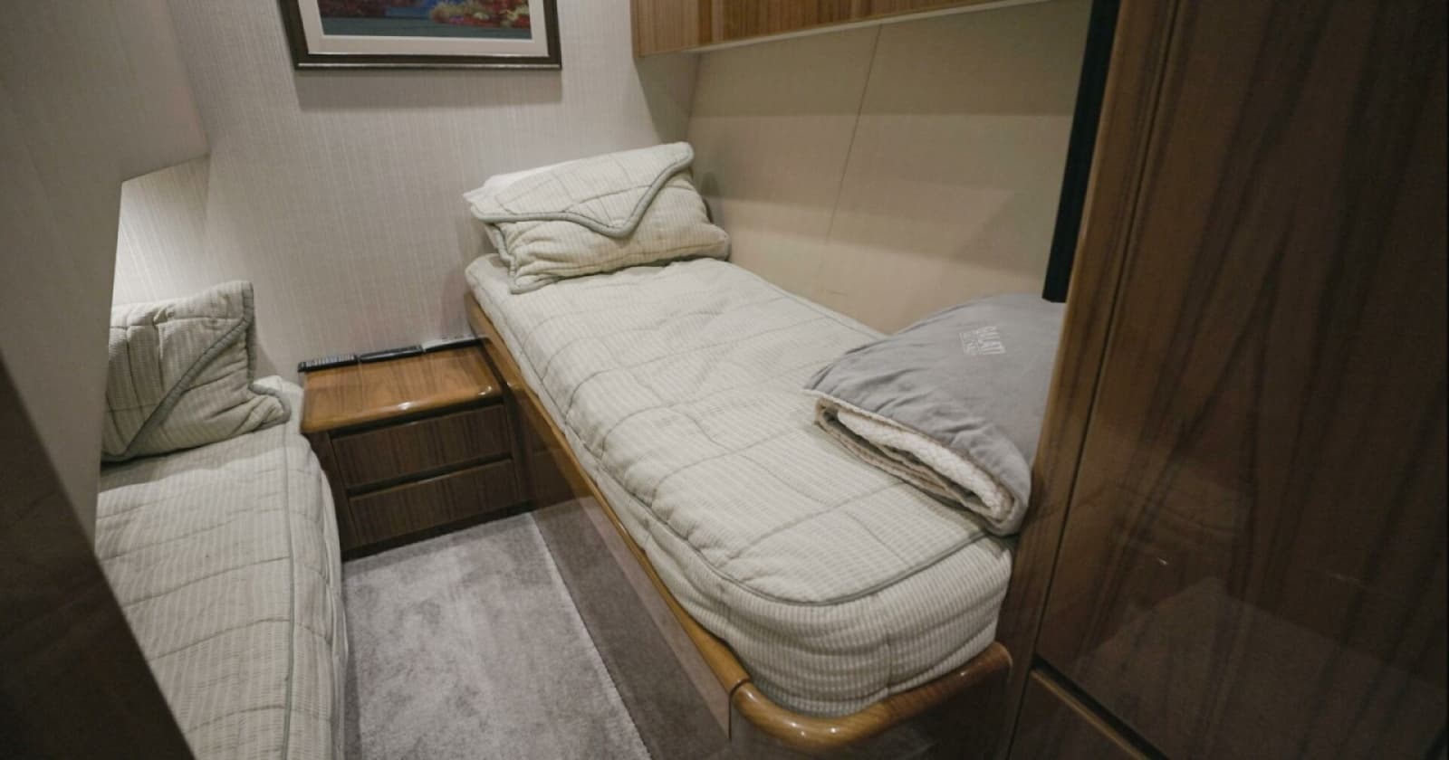 2015 Viking 62 Convertible - Photo 24