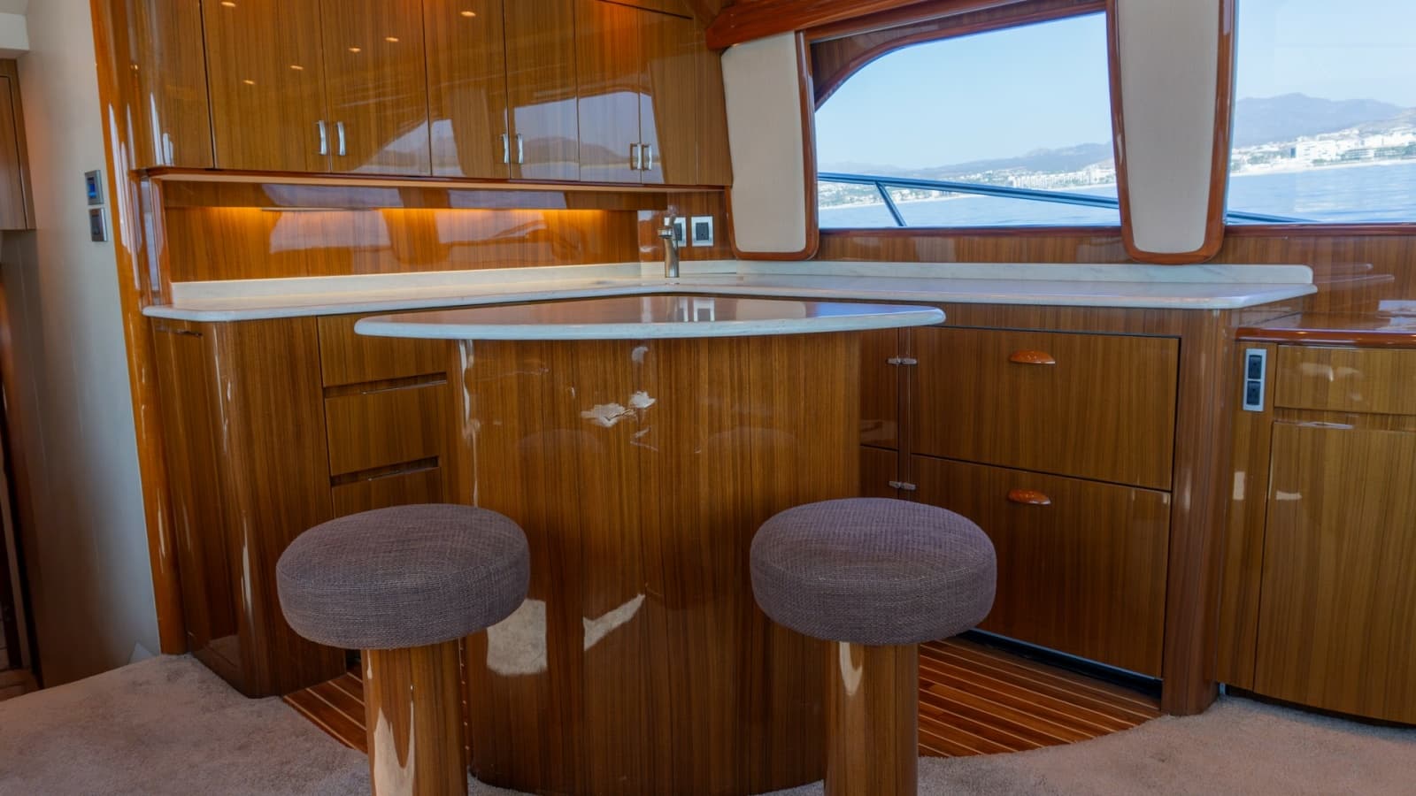 2009 Viking 50 Convertible - Photo 4