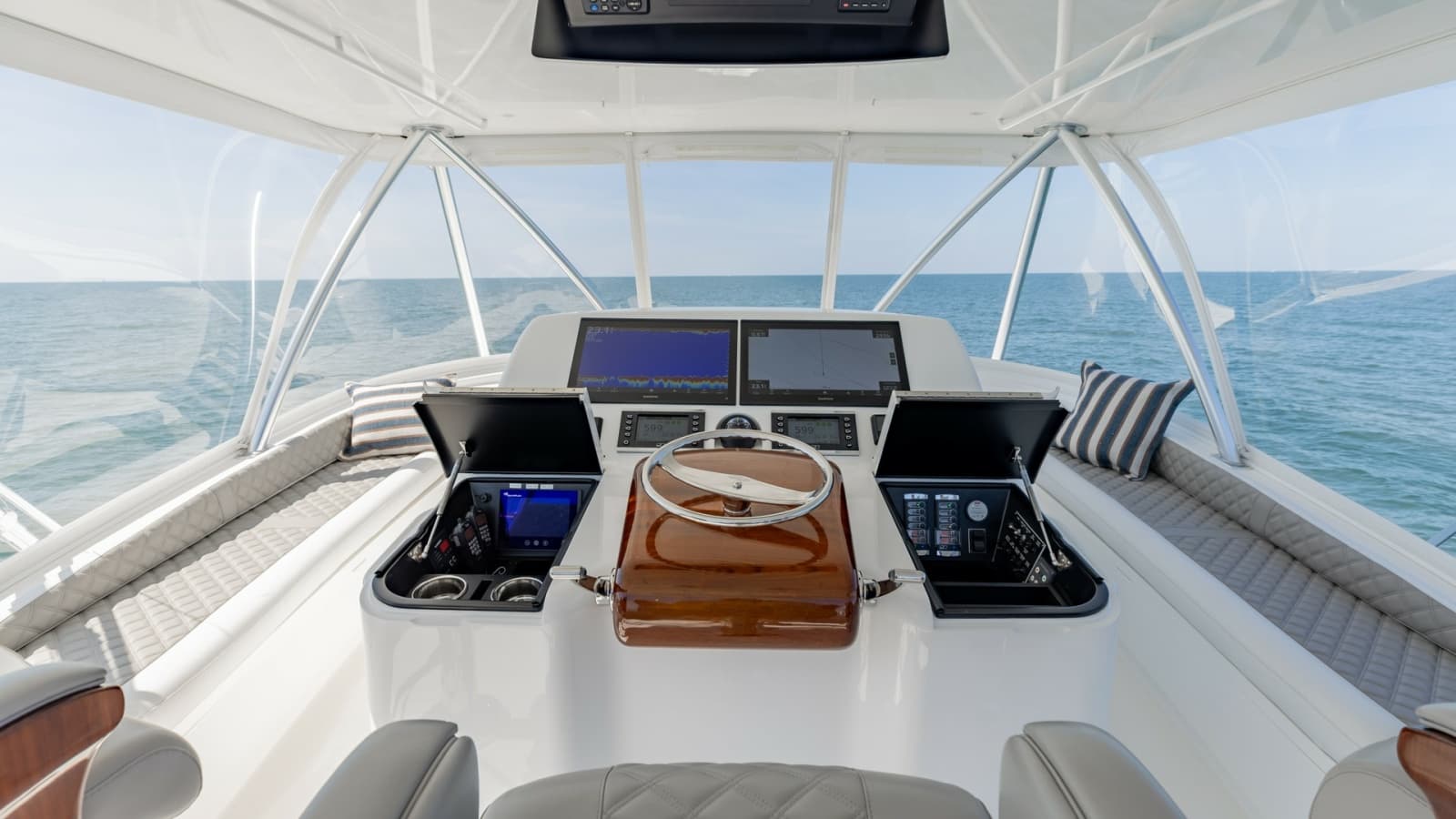2020 Viking 62 Convertible - Photo 34