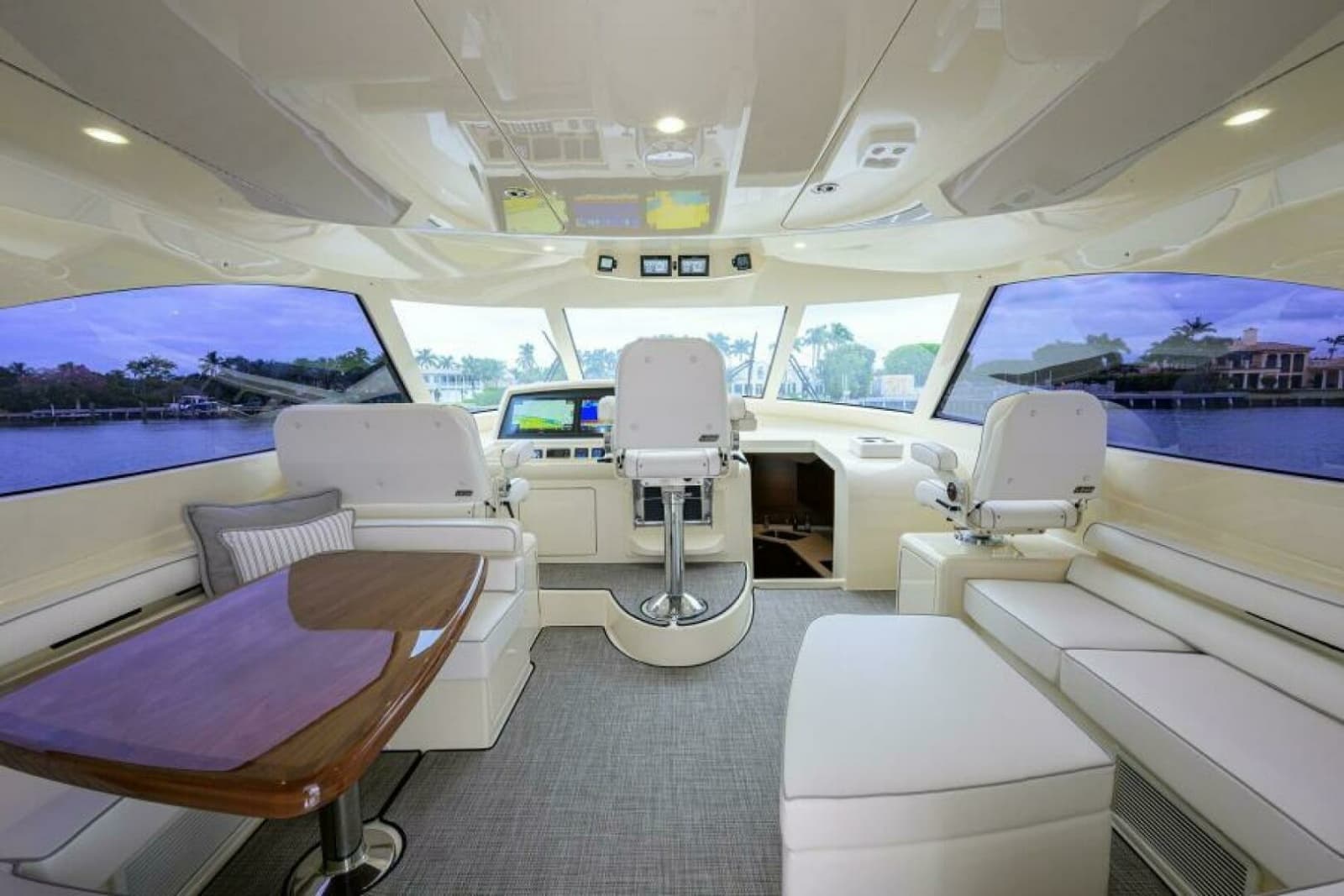 2024 Viking 54 Sport Coupe - Photo 15