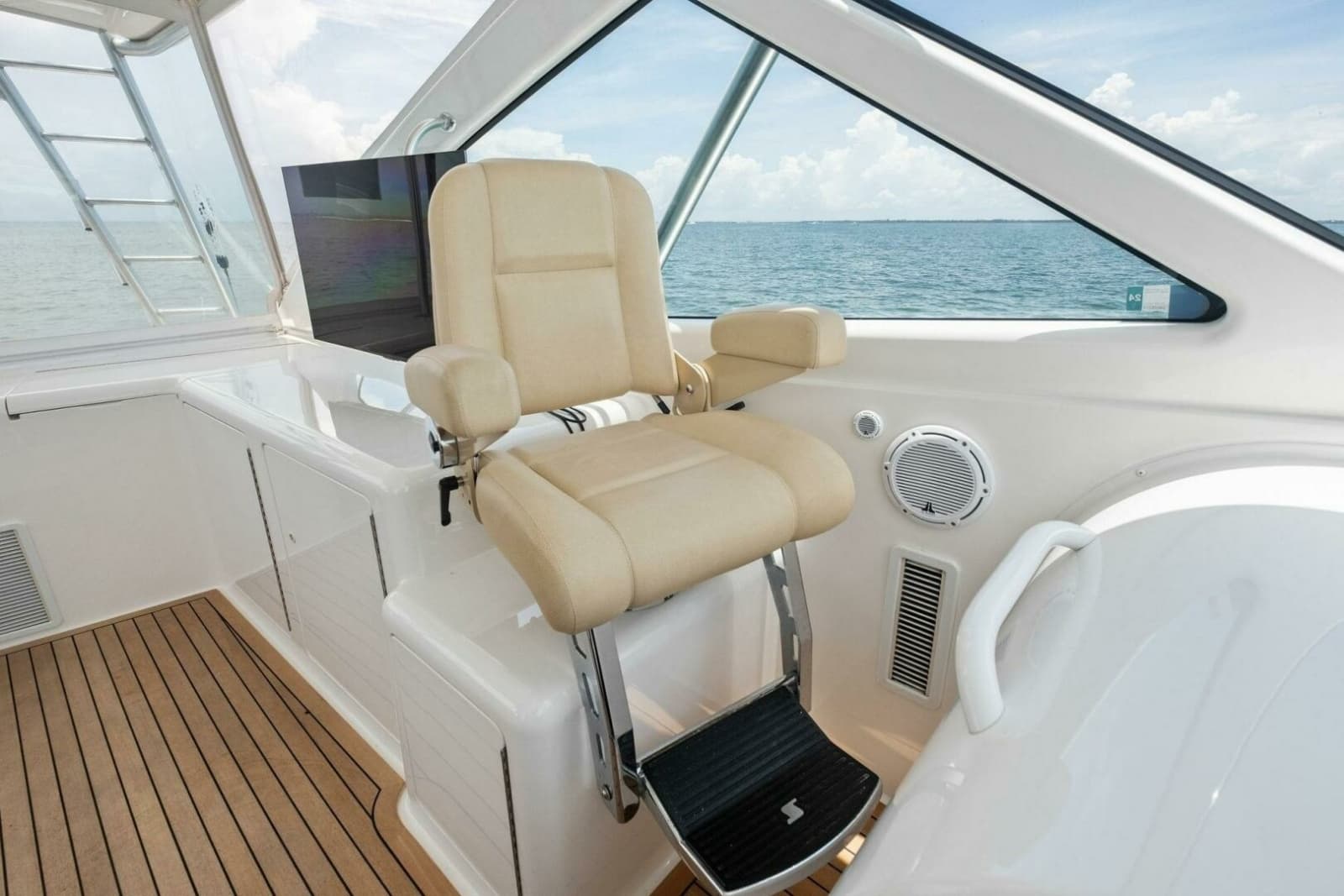 2015 Viking 52 OPEN - Photo 57
