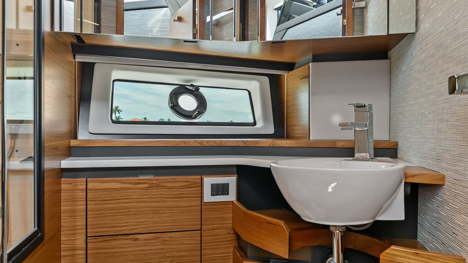 2025 Tiara Yachts 48LE - Photo 72