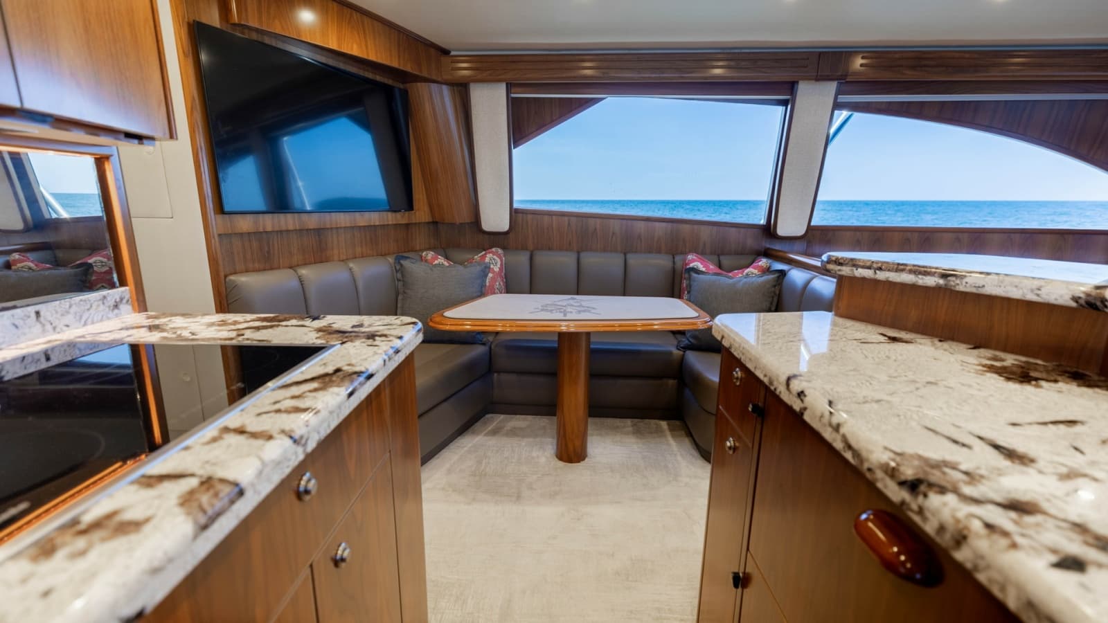 2020 Viking 62 Convertible - Photo 11
