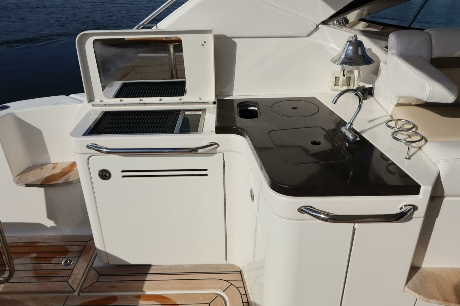 2015 Sea Ray 410 Sundancer - Photo 67