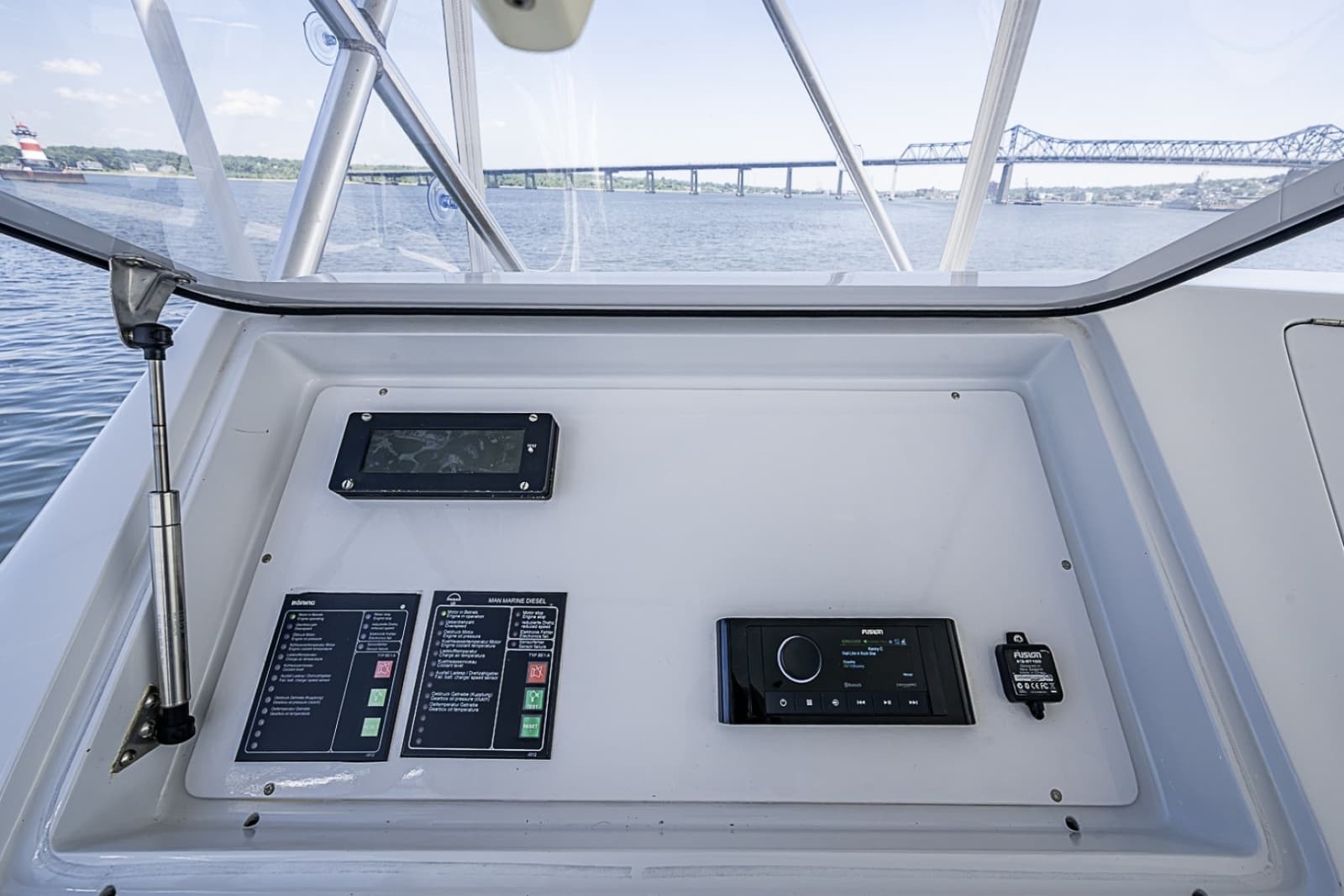2002 Viking 52 Convertible - Photo 24