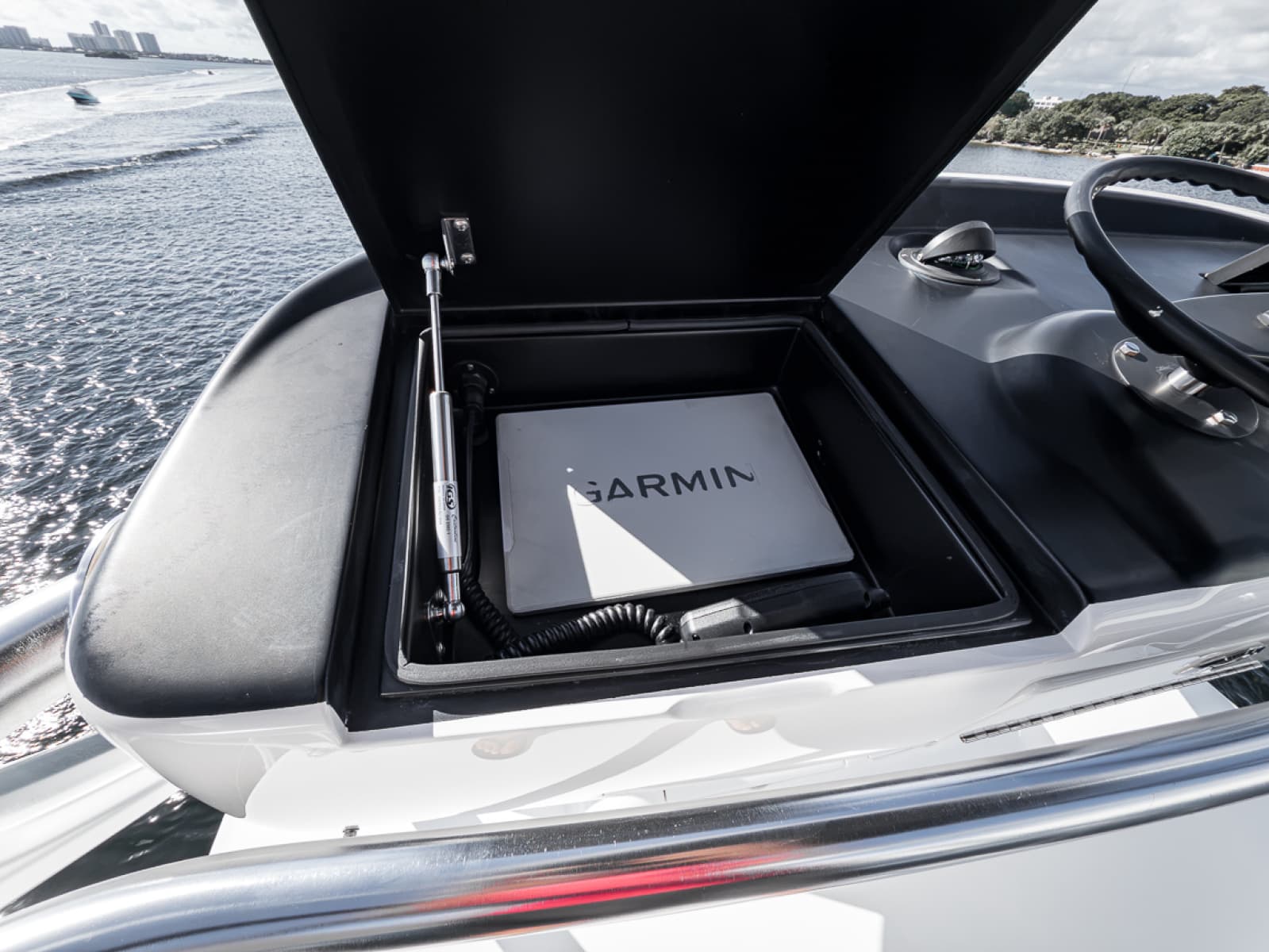 2020 Viking 68 Convertible - Photo 47