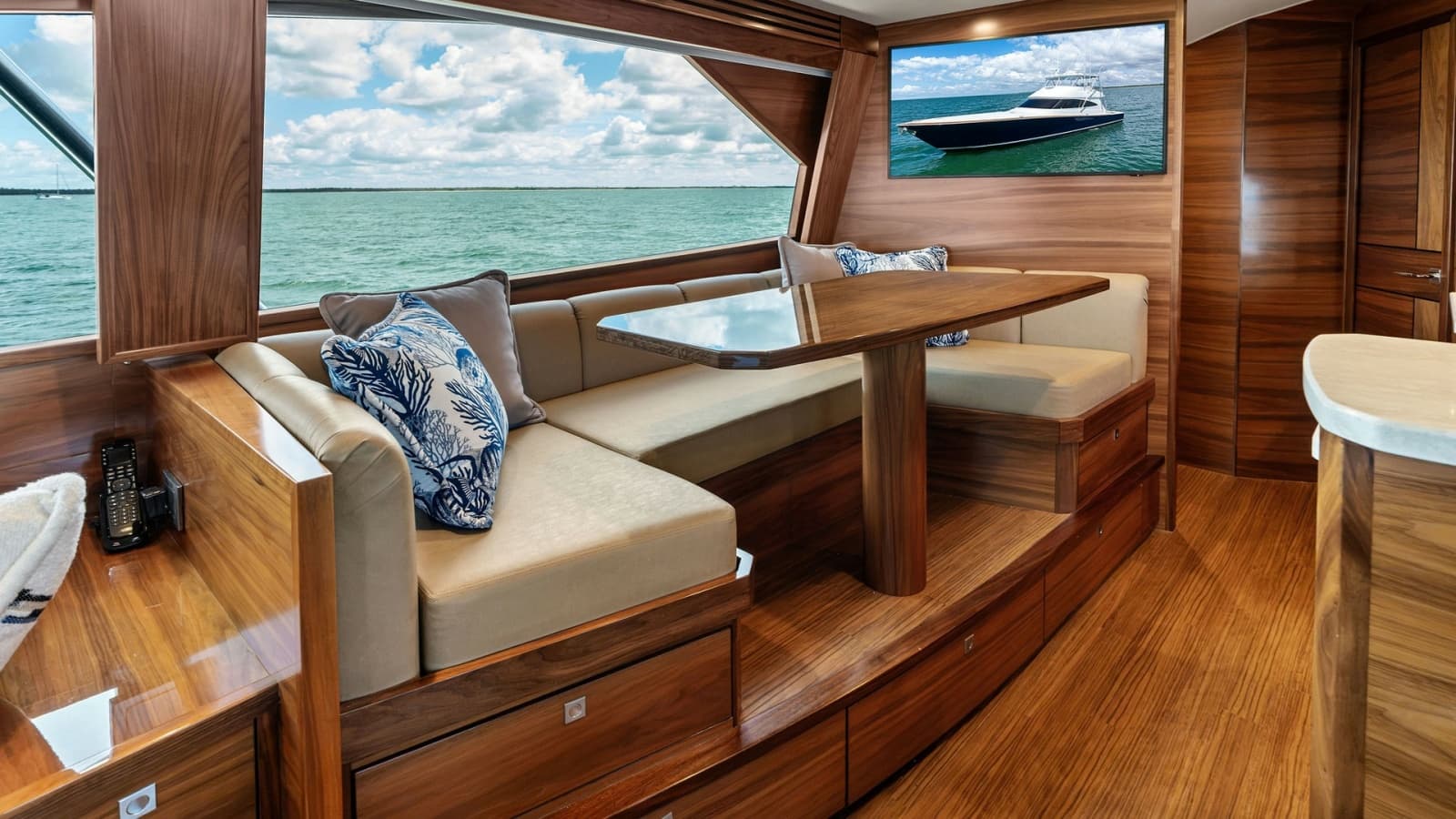 2024 Viking 68 Convertible - Photo 14