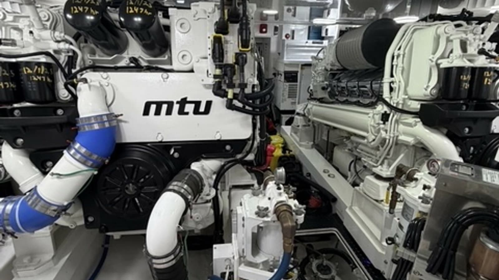 2022 Viking 68 Convertible - Photo 43