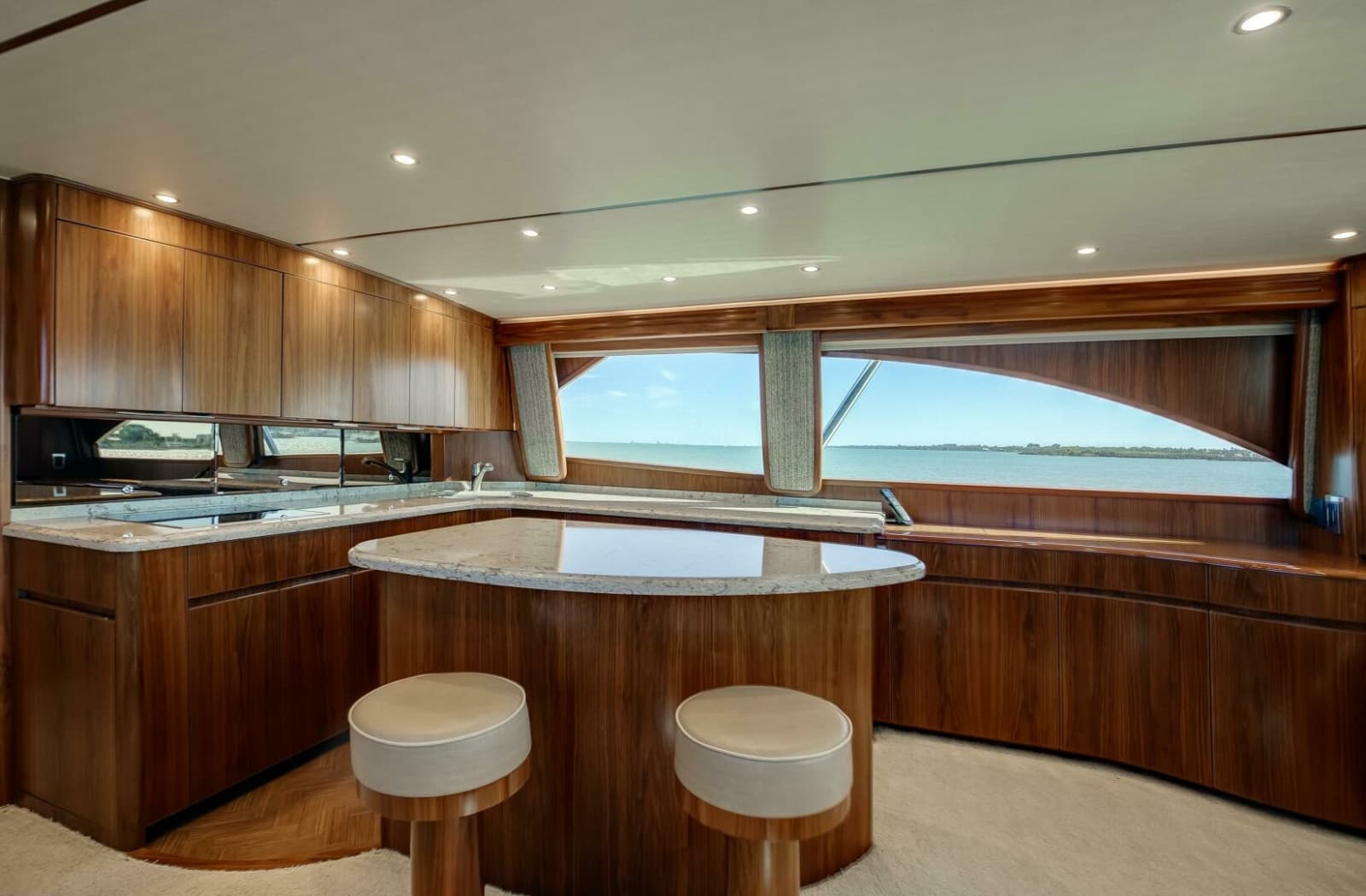 2019 Viking 62 Convertible - Photo 5