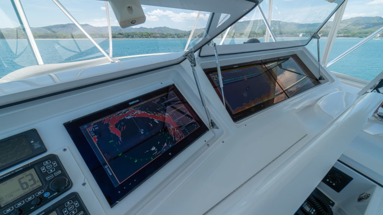 2005 Viking 61 Convertible - Photo 67