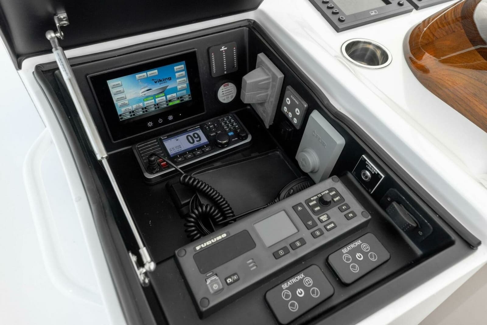 2026 Viking 82 Convertible - Photo 207