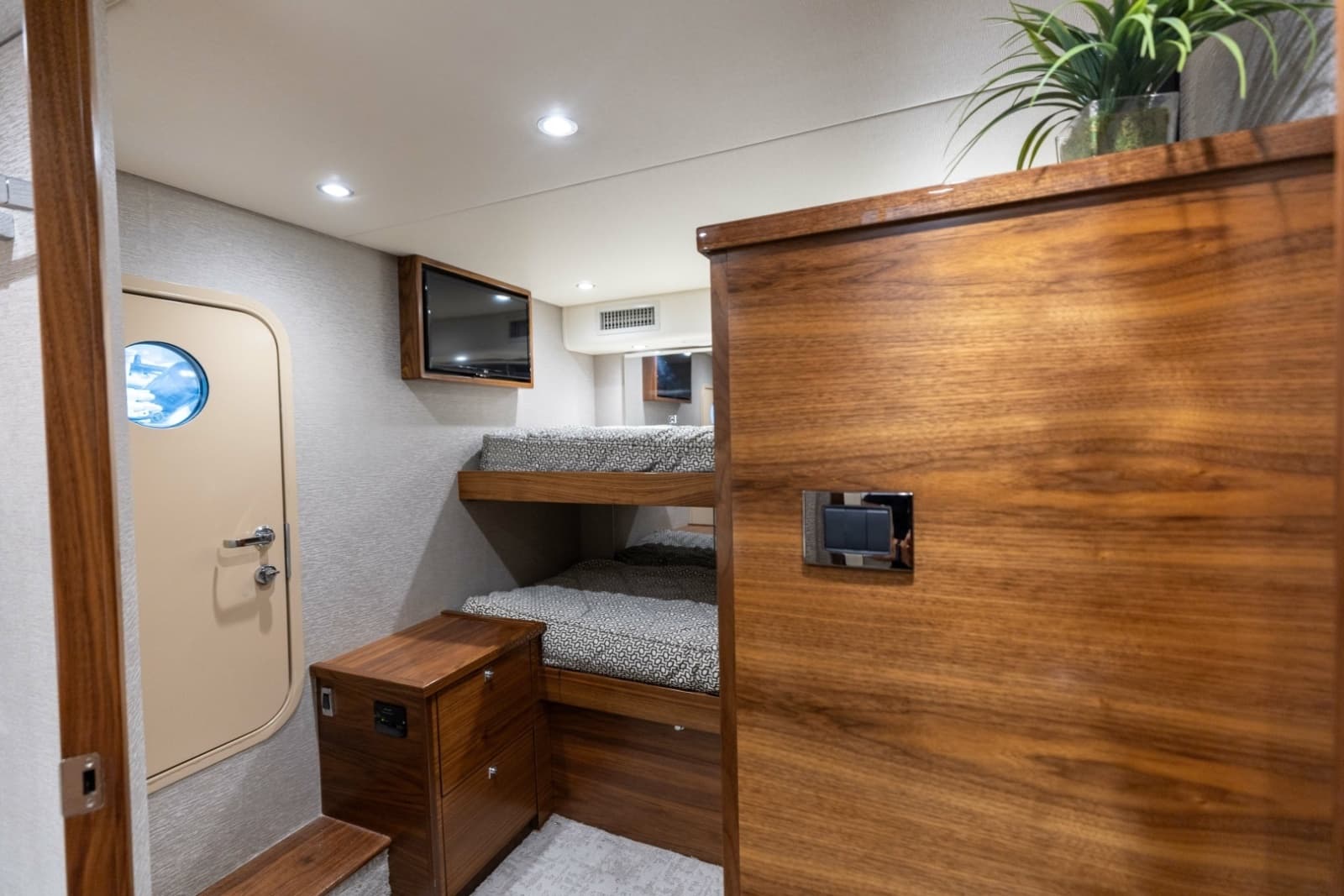 2023 Viking 72 Convertible - Photo 58