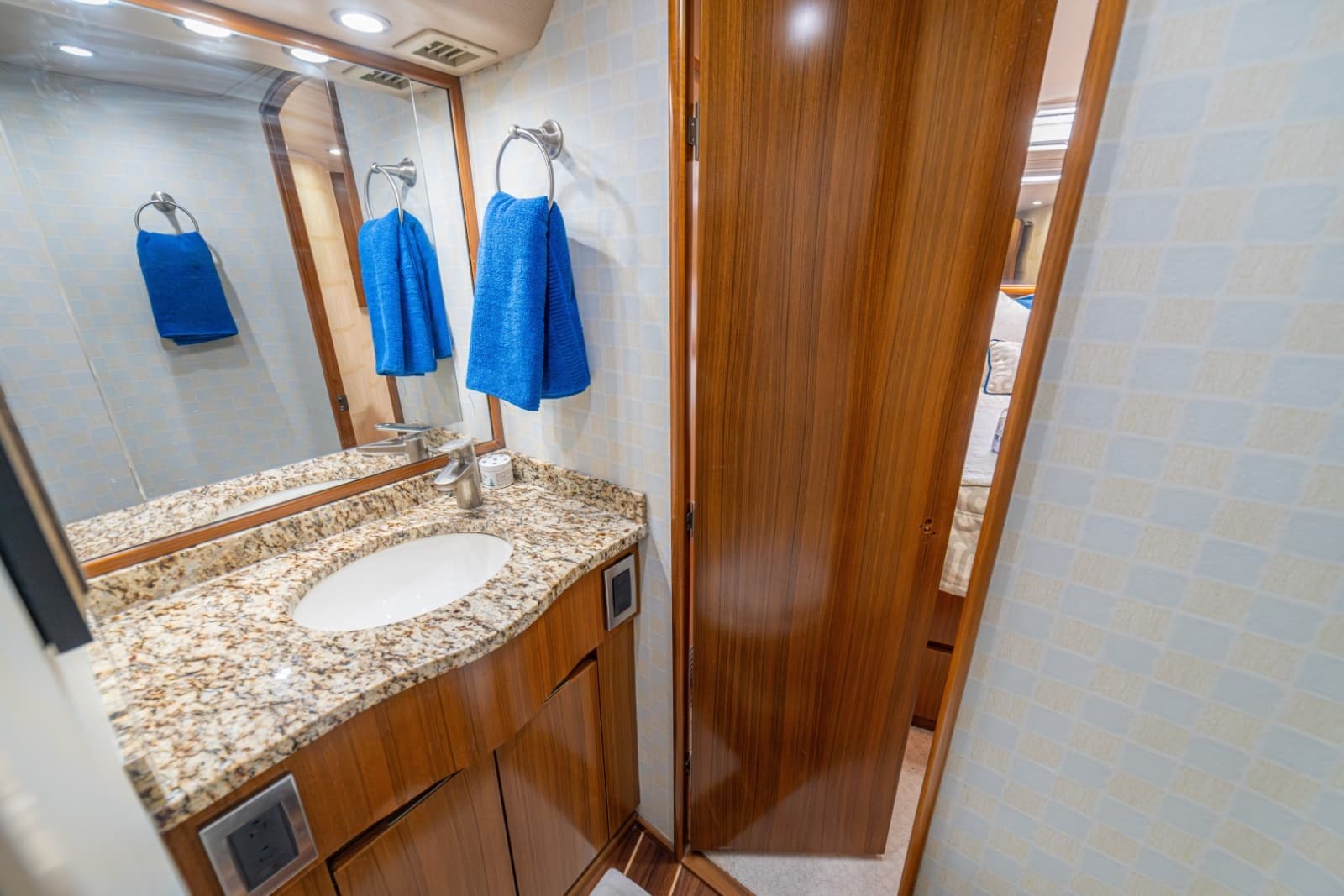 2012 Viking 60 Convertible - Photo 46