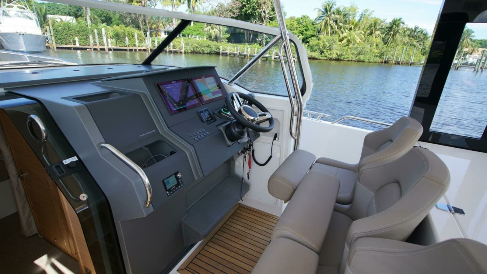 2025 Nimbus Tender 11 - Photo 10