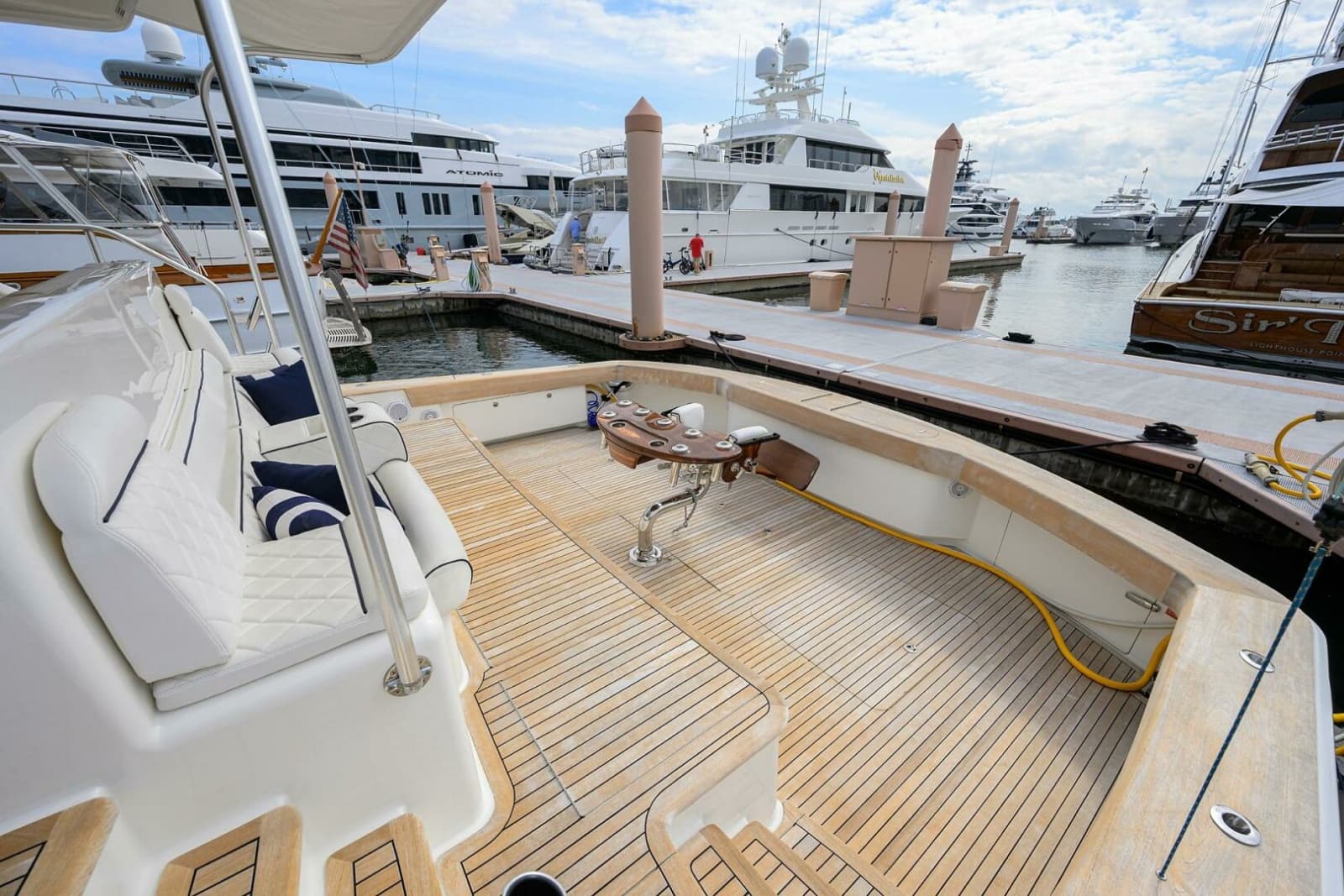 2017 Viking 92 Enclosed Bridge - Photo 24