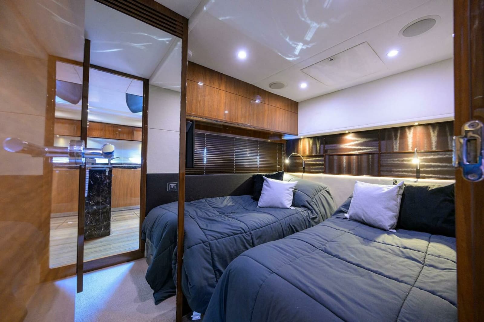 2013 Princess V72 Express Yacht - Photo 32