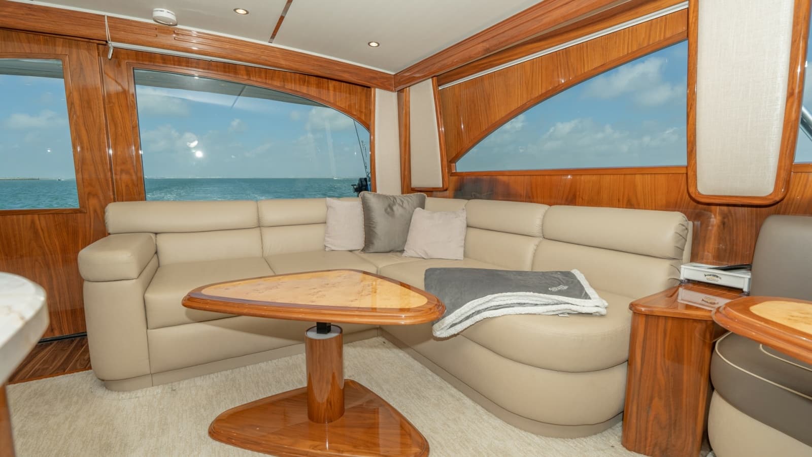 2017 Viking 55 Convertible - Photo 10