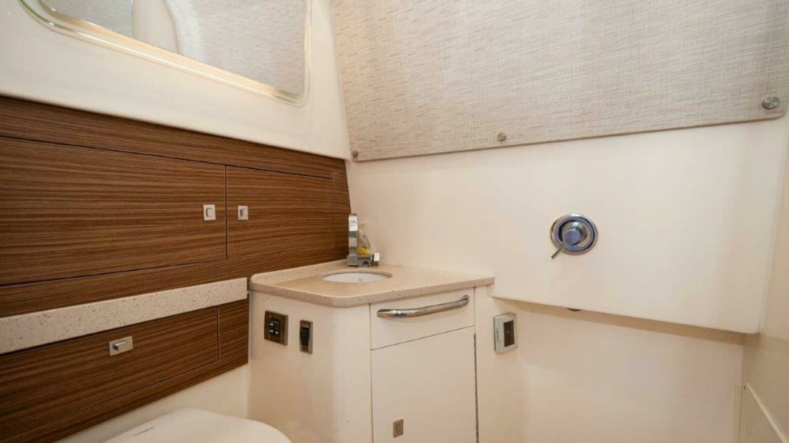 2018 Boston Whaler 420 Outrage - Photo 12