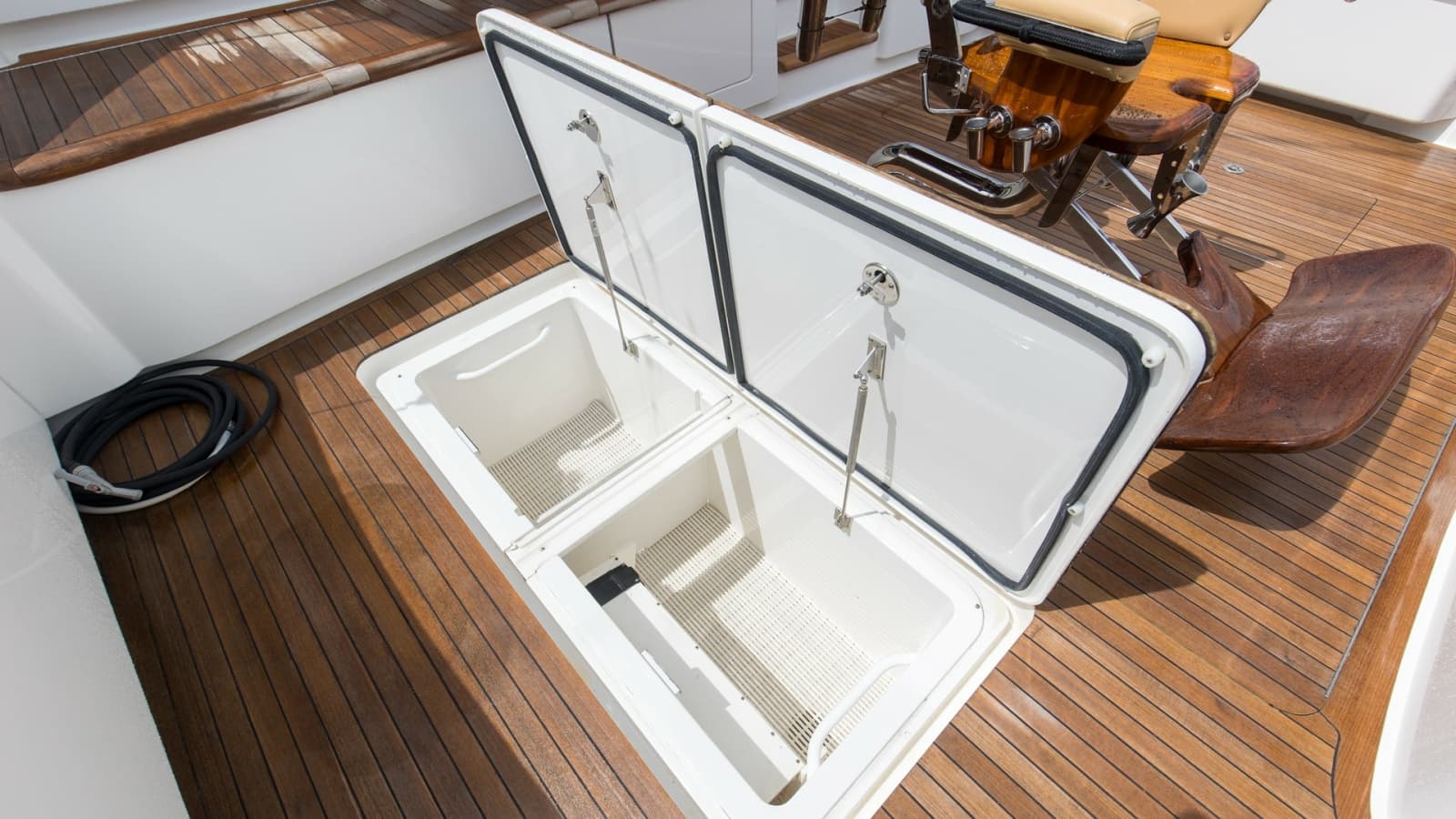 2017 Viking 72 Enclosed Bridge - Photo 64