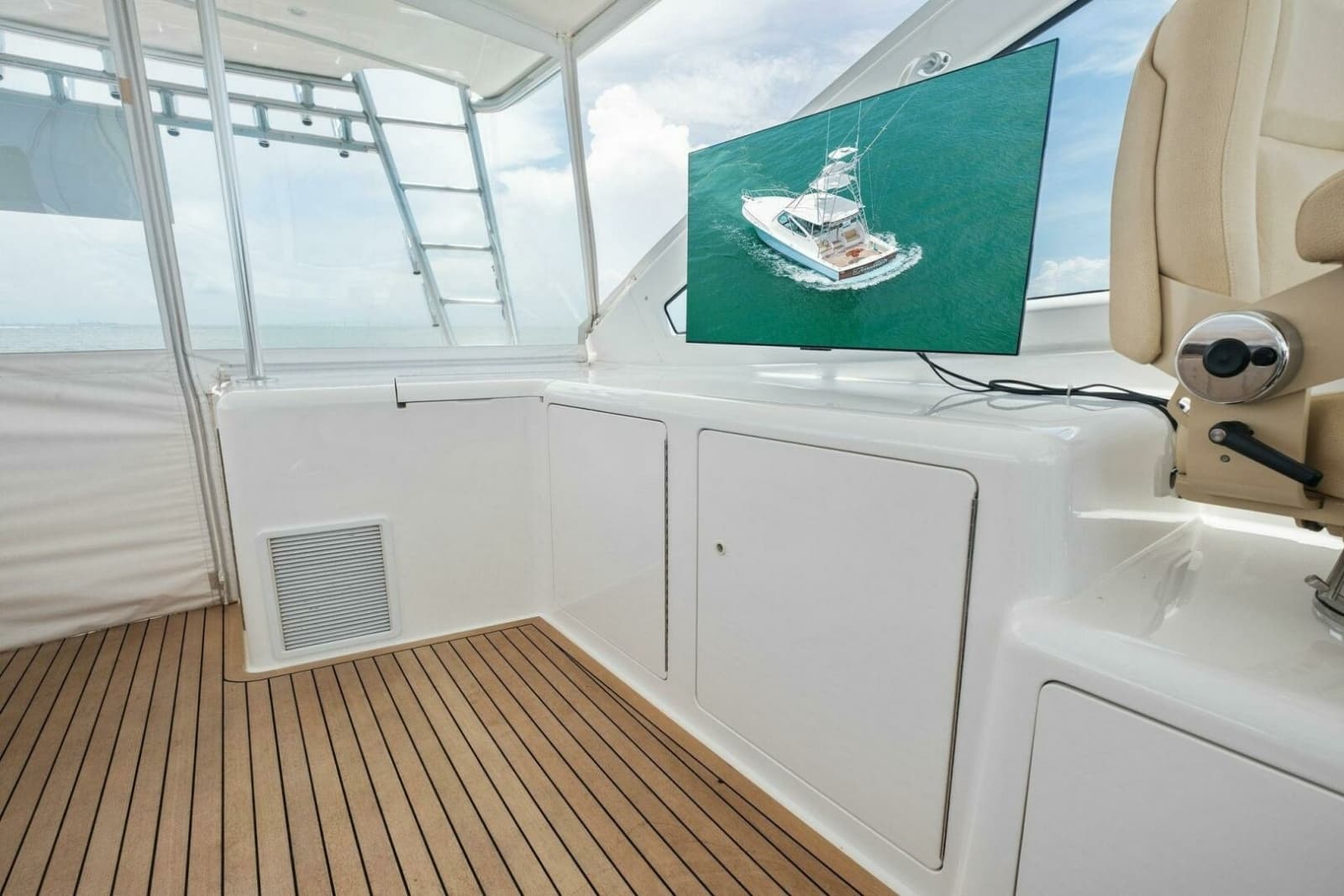 2015 Viking 52 OPEN - Photo 65