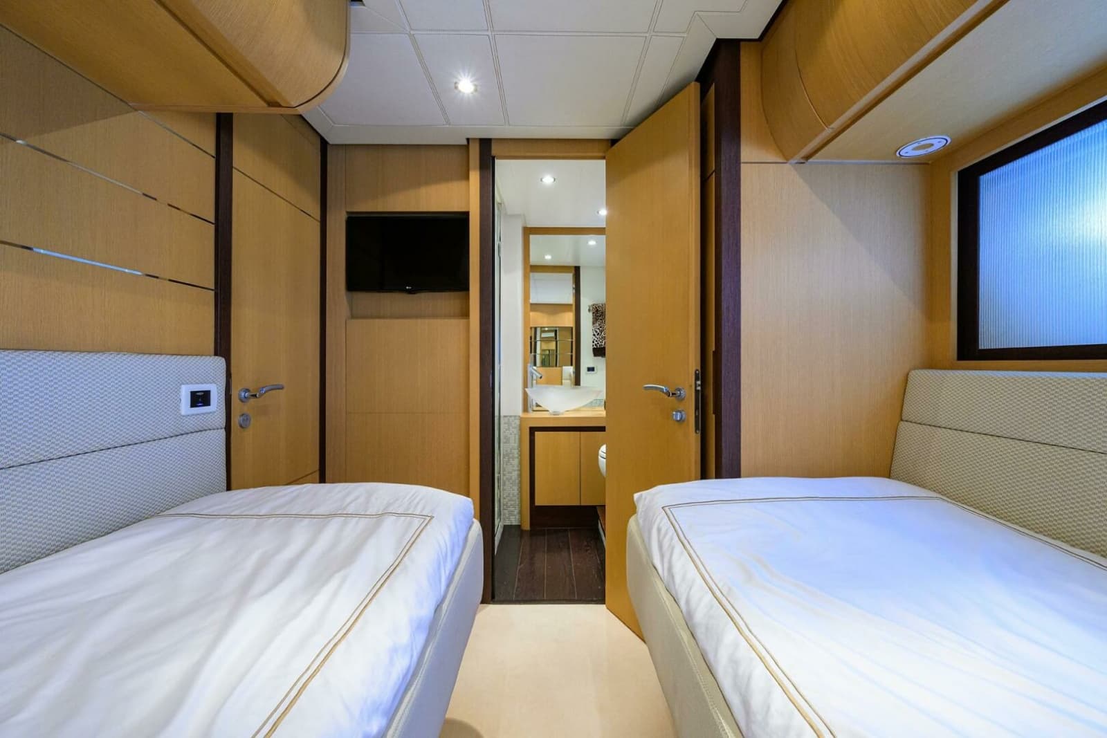 2009 Pershing 90 Express - Photo 36