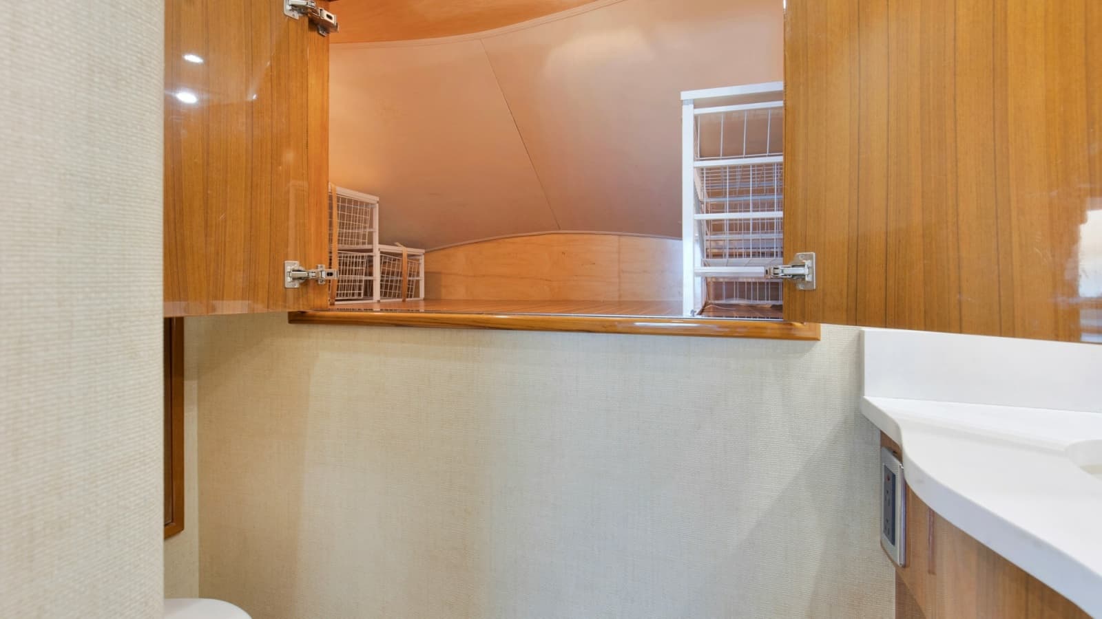 2007 Viking 74 Enclosed Bridge - Photo 26