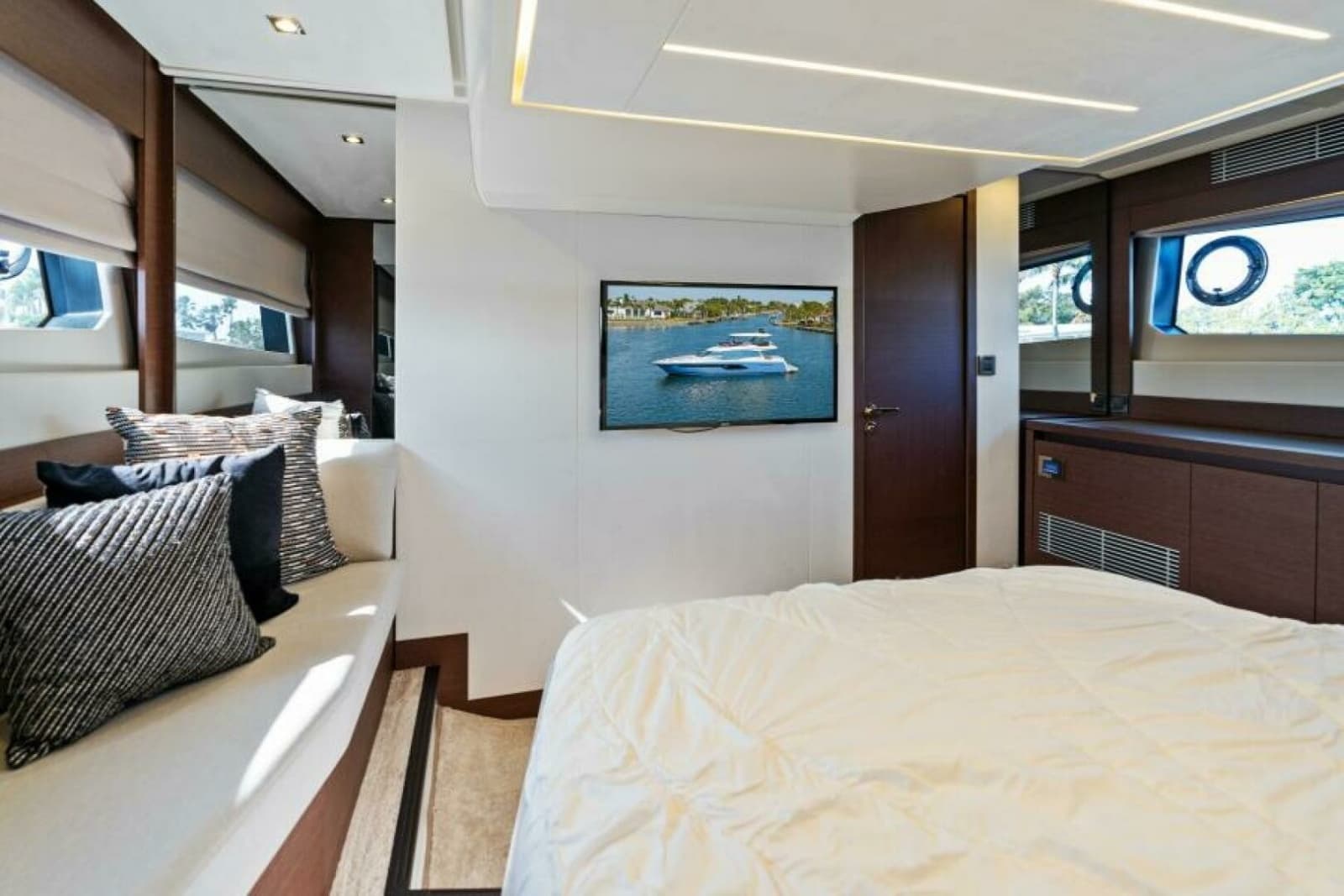 2020 Prestige 520 Flybridge - Photo 27
