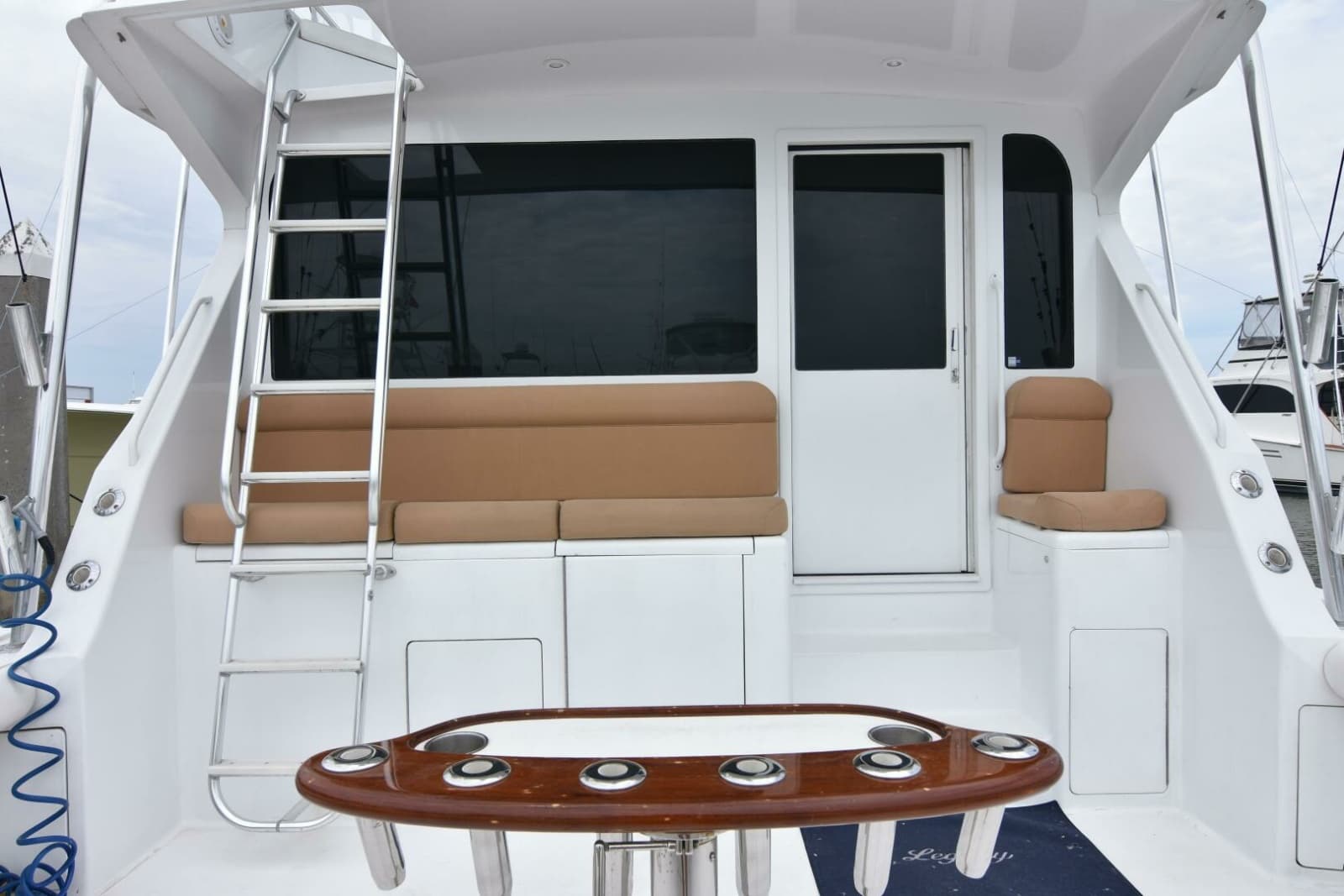 1999 Viking 58 Convertible - Photo 9
