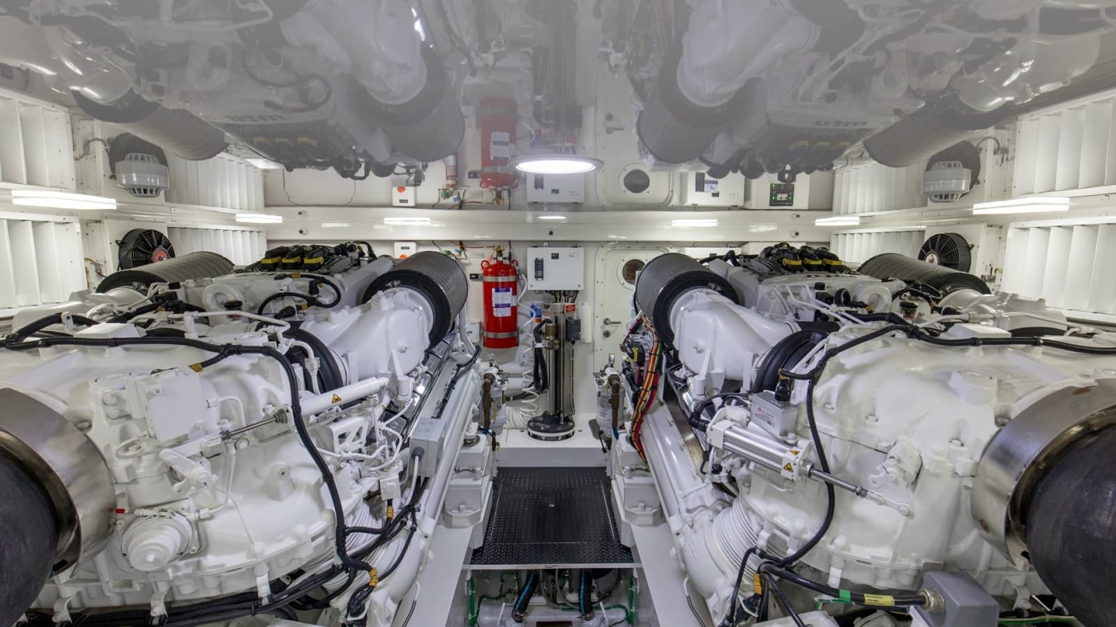 2020 Viking 68 Convertible - Photo 67