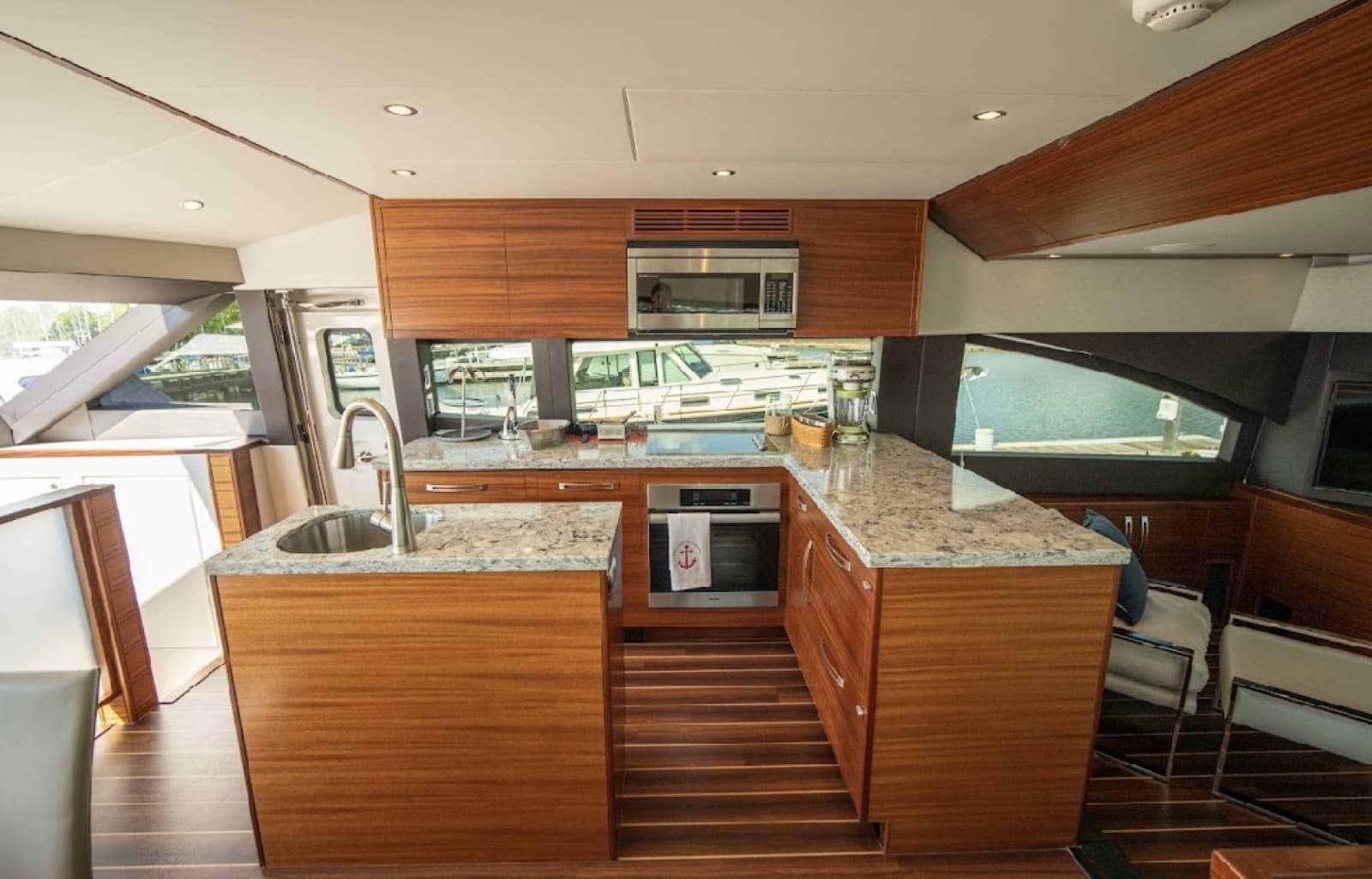 2017 Hatteras 60 Motoryacht - Photo 5
