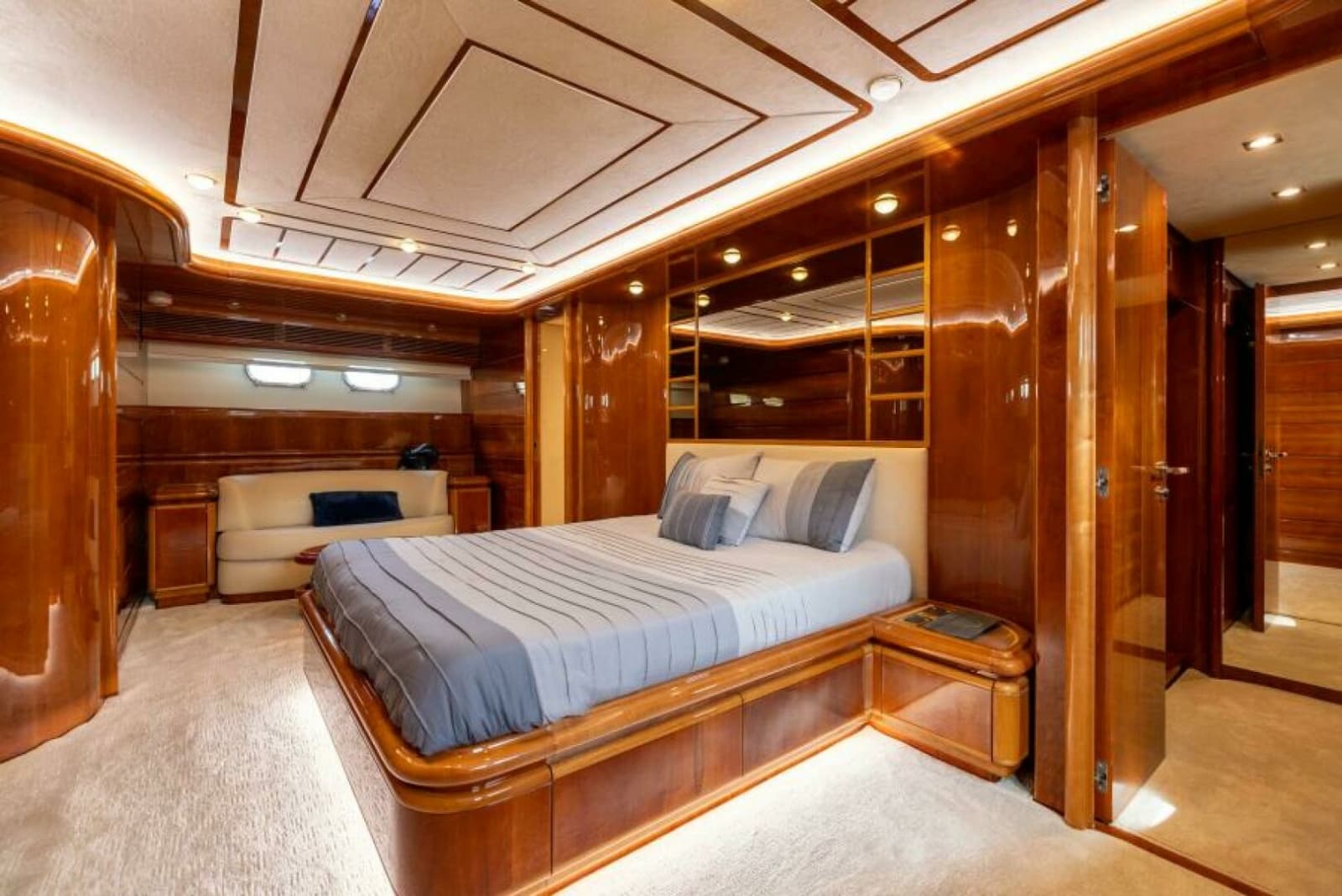 2001 Ferretti Yachts 94 Raised Pilothouse - Photo 10
