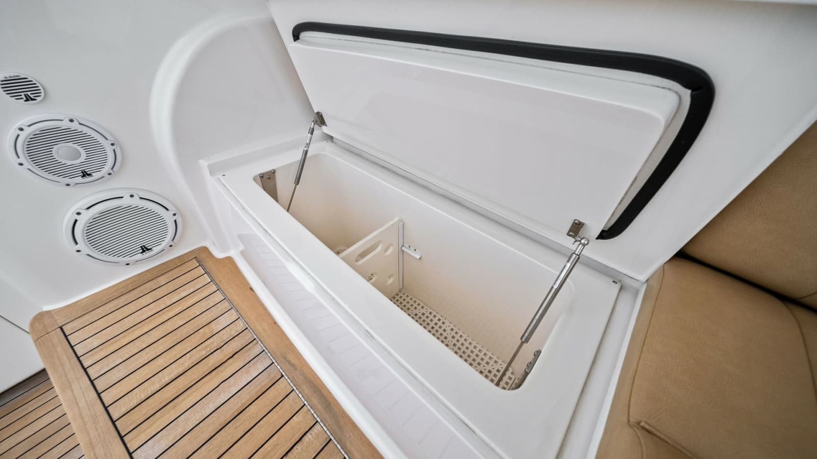 2013 Viking 55 Convertible - Photo 38