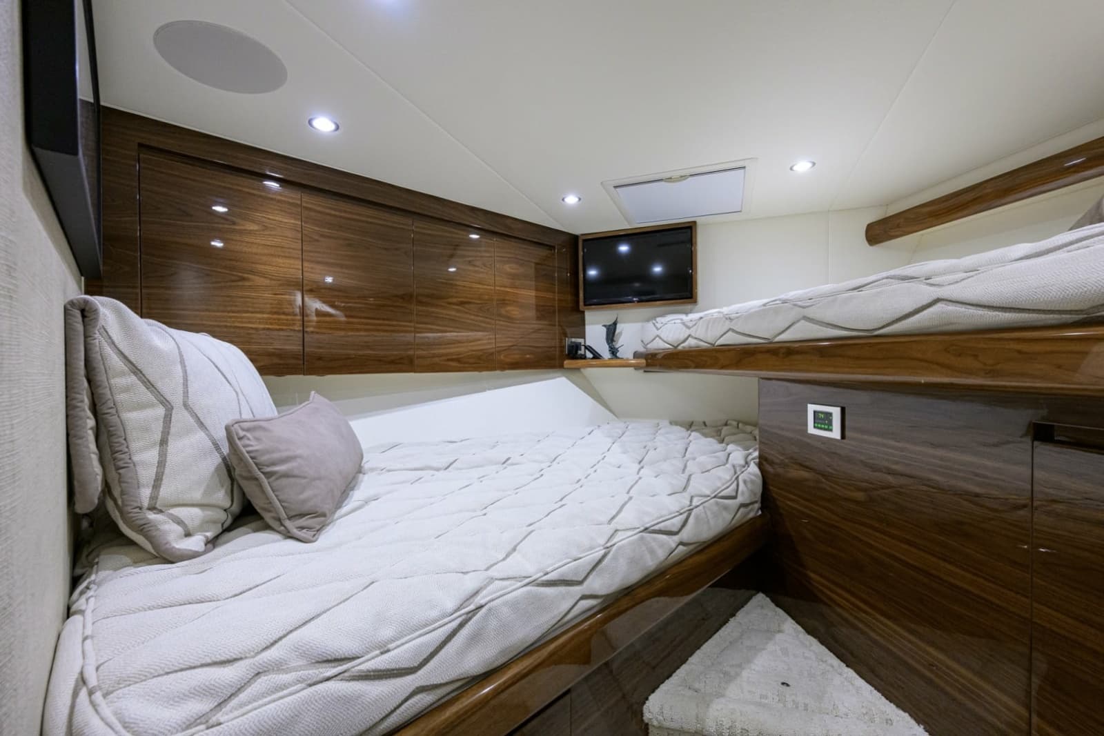 2024 Viking 54 Convertible - Photo 20