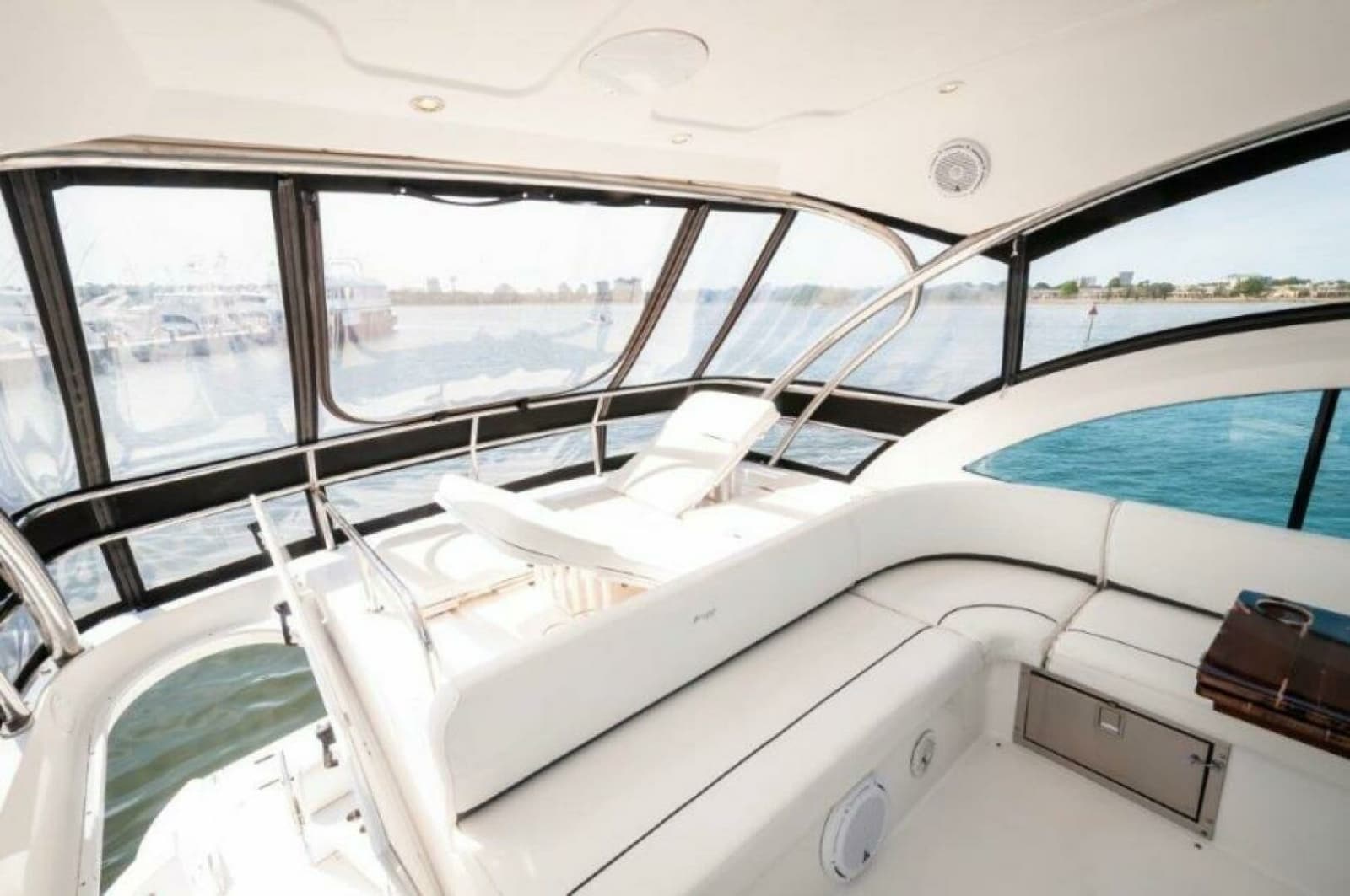 2006 Cruisers Yachts 477 Sport Sedan - Photo 25