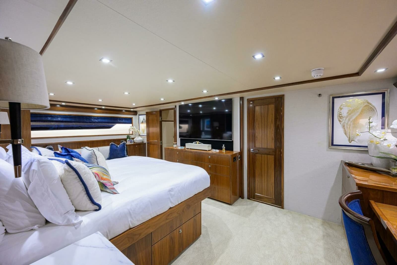 2020 Viking 92 Enclosed Bridge - Photo 12