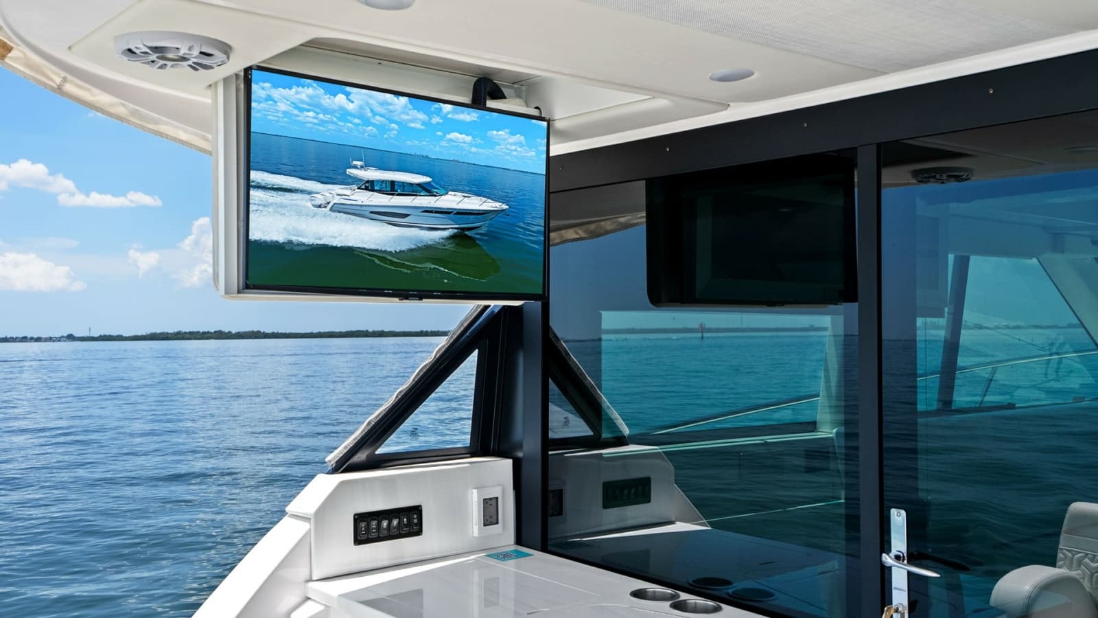 2025 Regal 38 XO - Photo 10