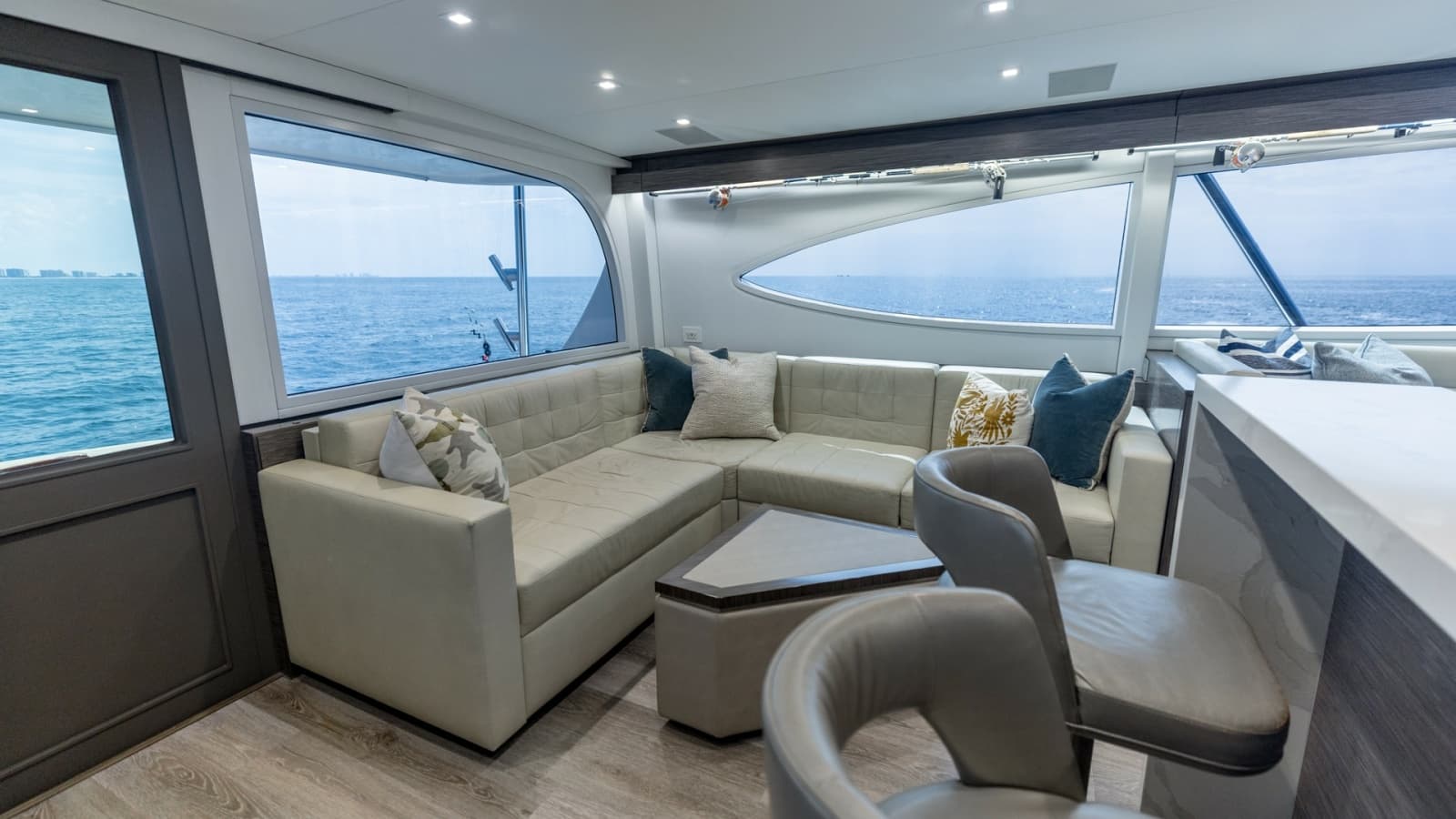 2021 Hatteras 65 GT - Photo 11
