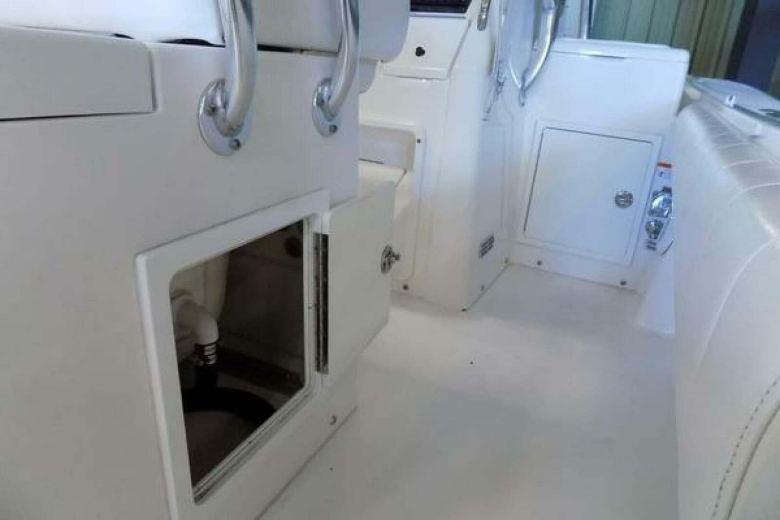 2013 Regulator 34SS - Photo 17