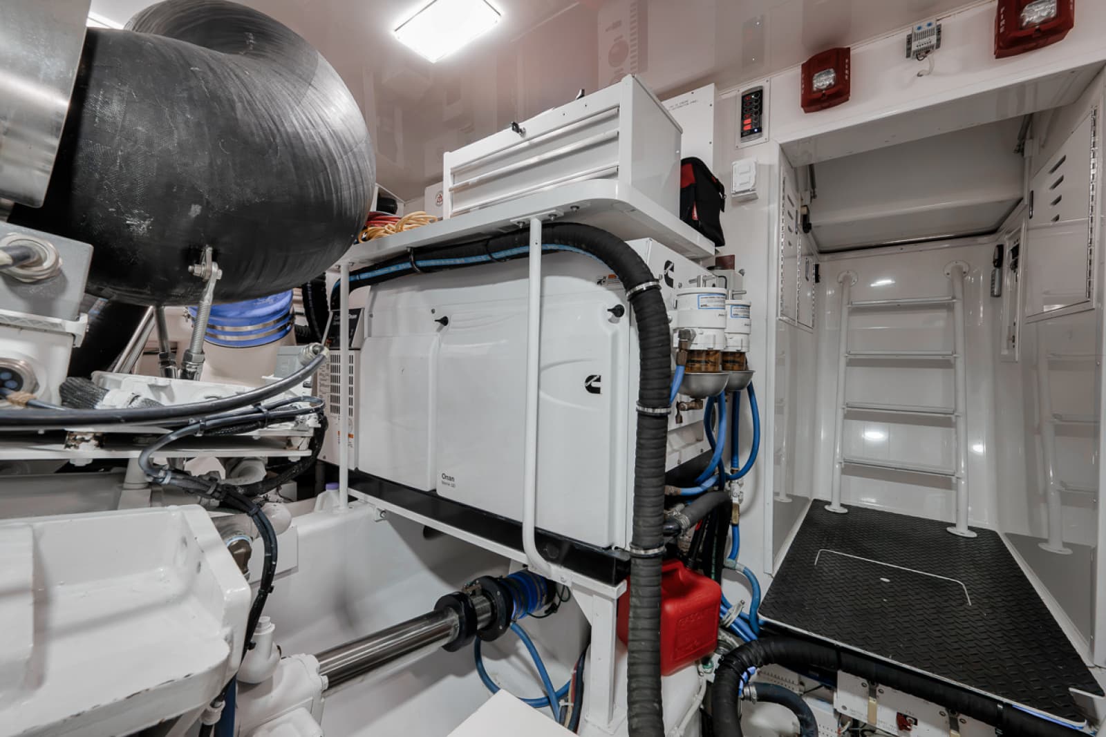 2020 Viking 68 Convertible - Photo 60