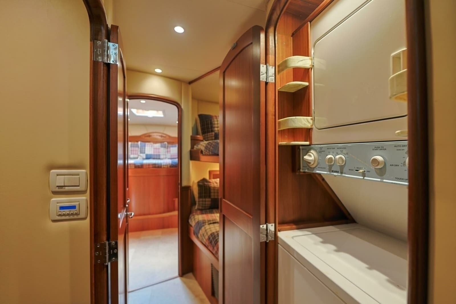 2014 Blackwell 62 Convertible - Photo 25