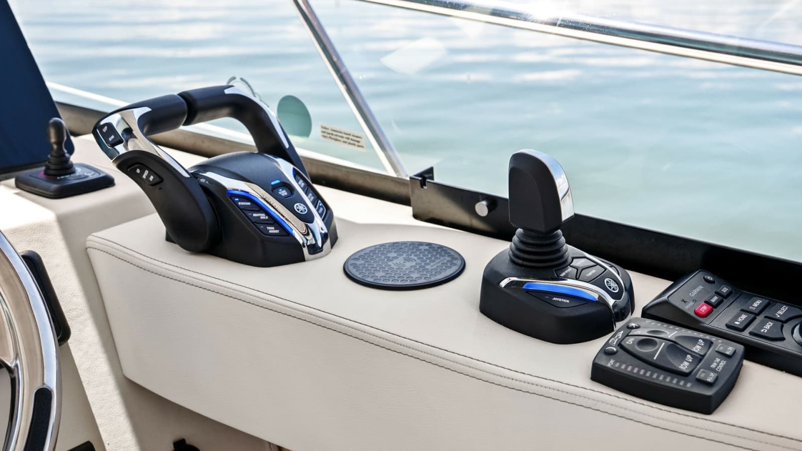 2025 Regal 38 XO - Photo 38