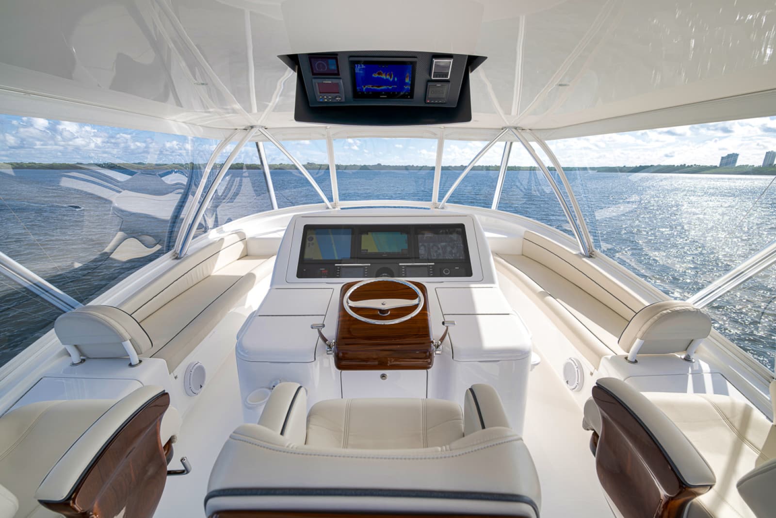 2020 Viking 68 Convertible - Photo 32
