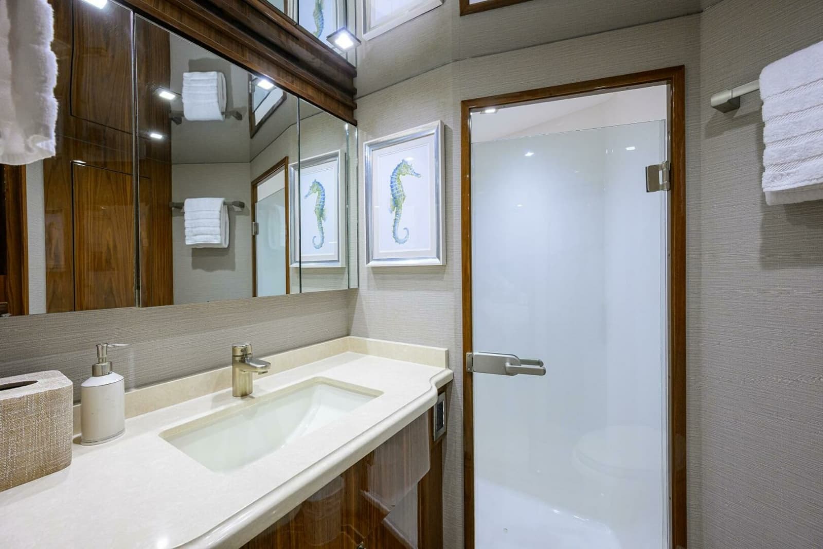 2021 Viking 72 Convertible - Photo 15