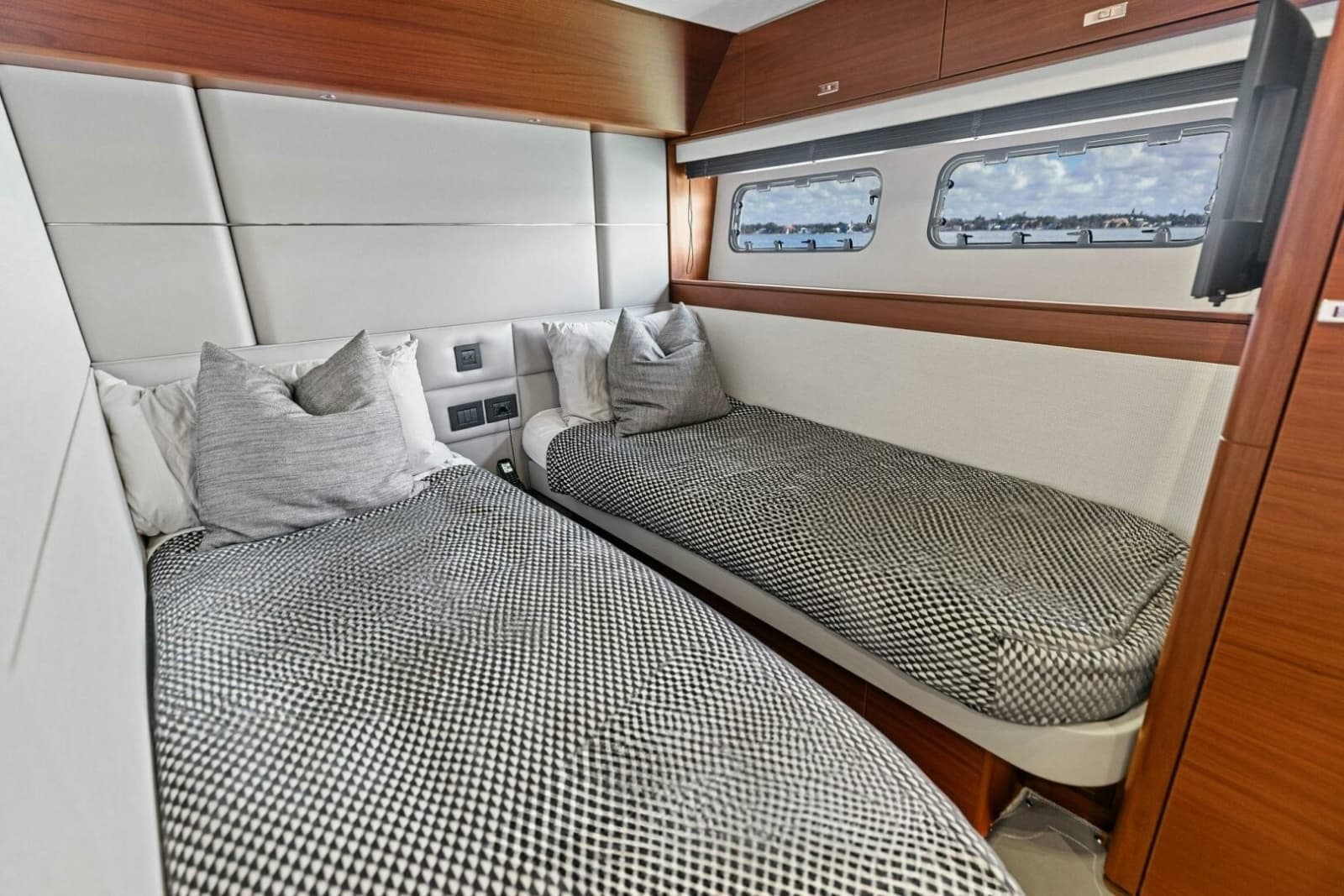 2018 Princess Y75 Motor Yacht - Photo 75
