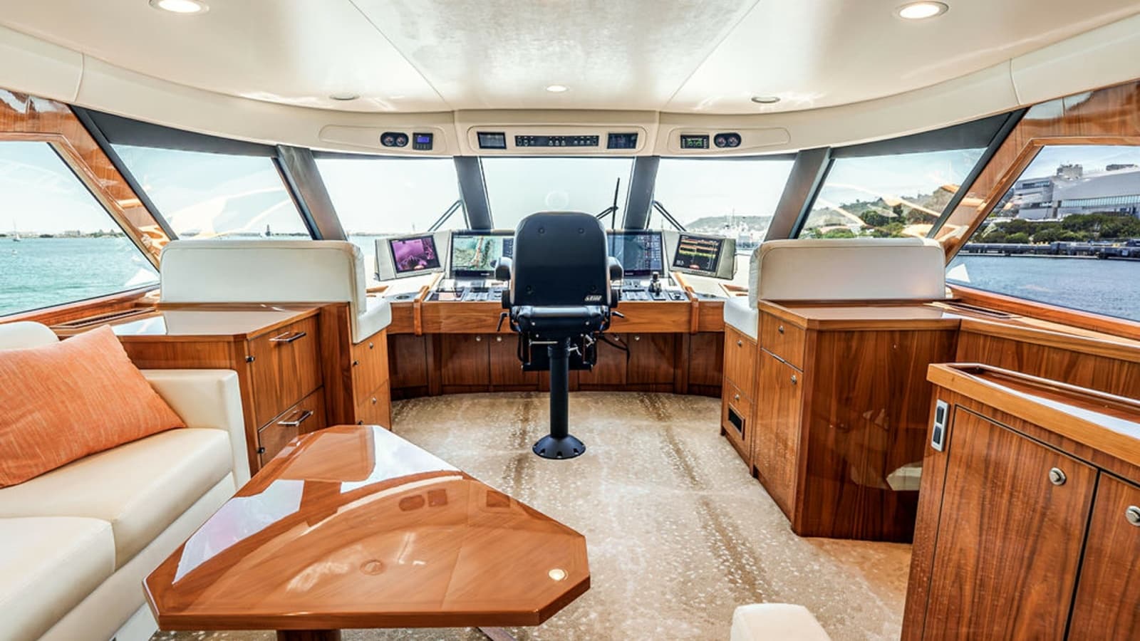 2019 Viking 80 Skybridge - Photo 46