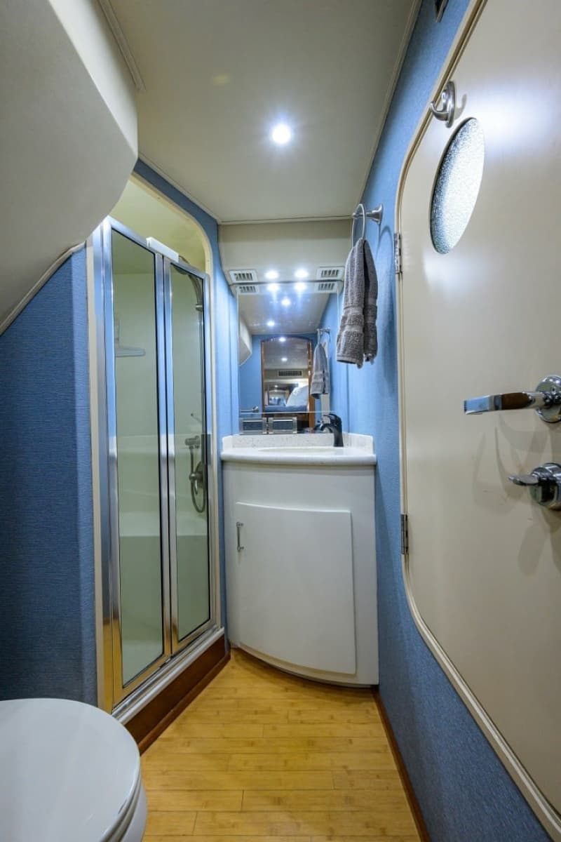 2008 Viking 68 Convertible - Photo 23