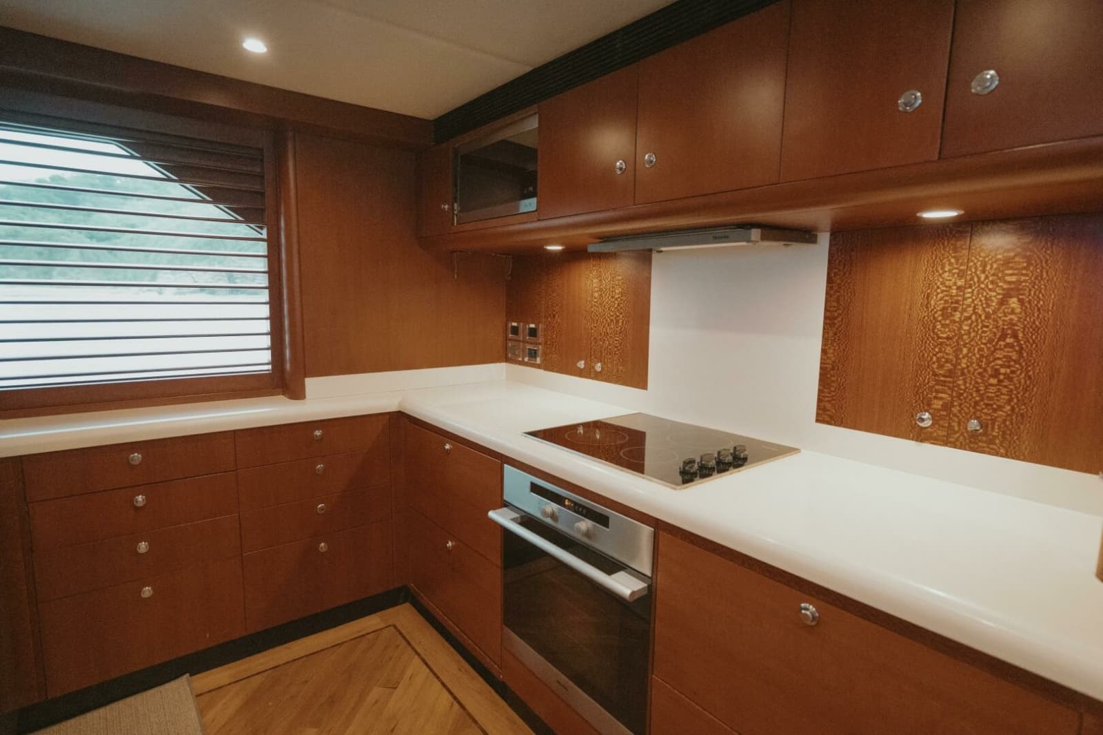 1996 Oceanfast 87 Enclosed Bridge Sportfish - Photo 10