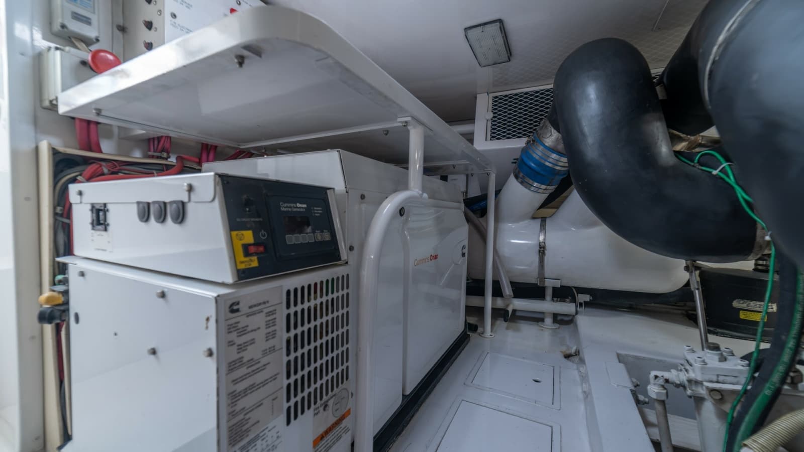 2002 Viking 61 Convertible - Photo 48