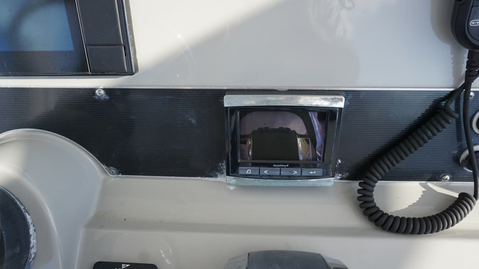 2016 Boston Whaler 270 Dauntless - Photo 5