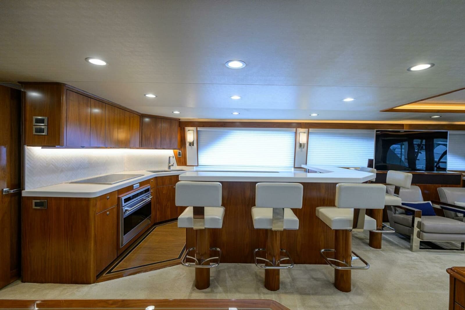 2017 Viking 92 Enclosed Bridge - Photo 38